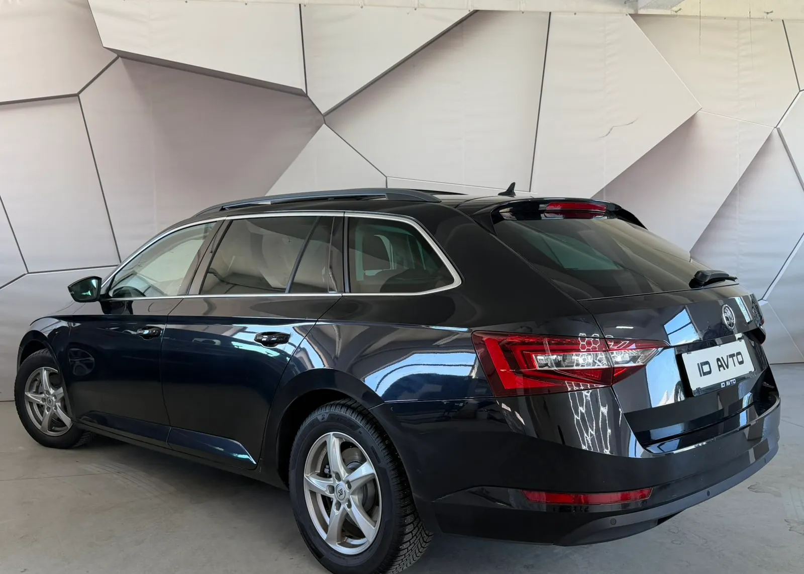 Zunanja slika - Škoda Superb - Combi 2,0 TDI L&K DSG - 3