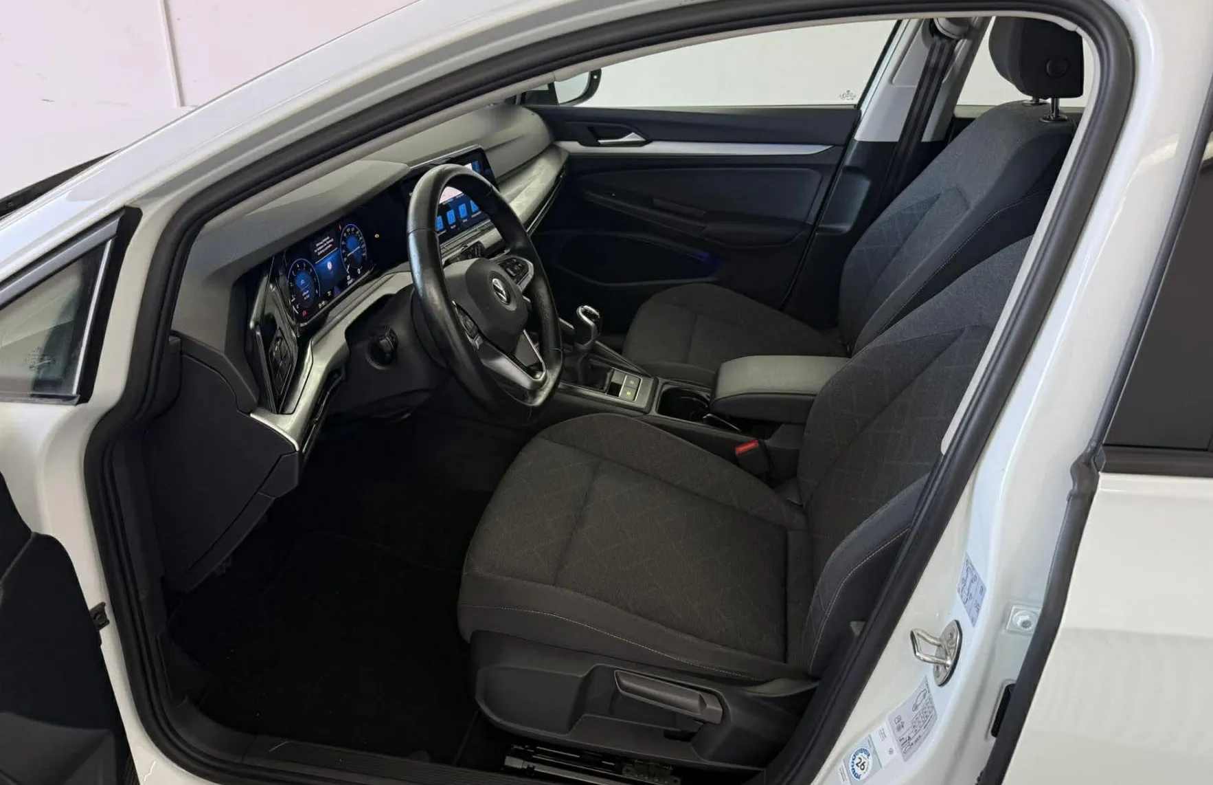 Zunanja slika - Volkswagen Golf - 1.5 TSI 96KW.NEMŠKI.KAMERA.LED.NAVI.GRE.SEDEŽEV - 2