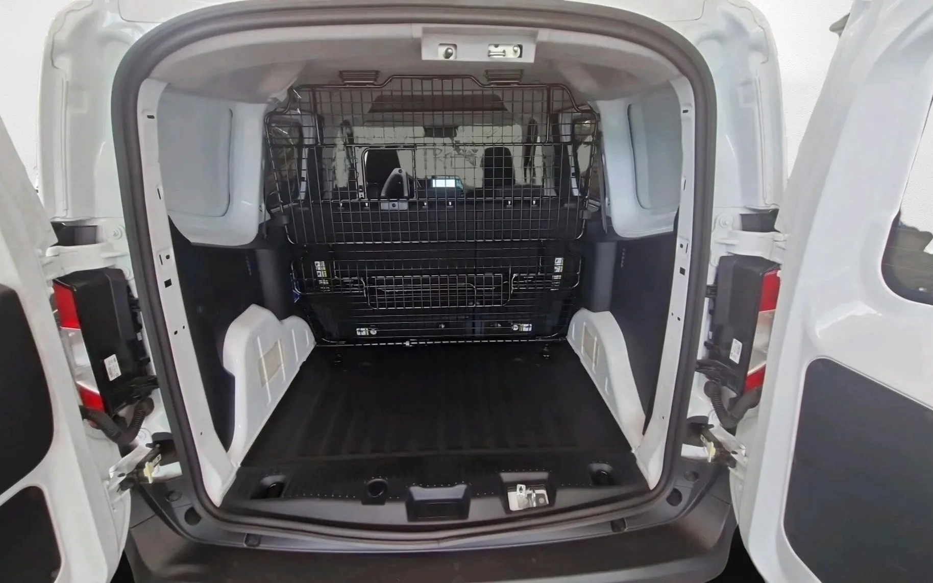 Zunanja slika - Ford Transit Courier - KOMBI VAN TREND 1.0EcoBoost 100KM-RADAR-BLIS-PREČ - 9