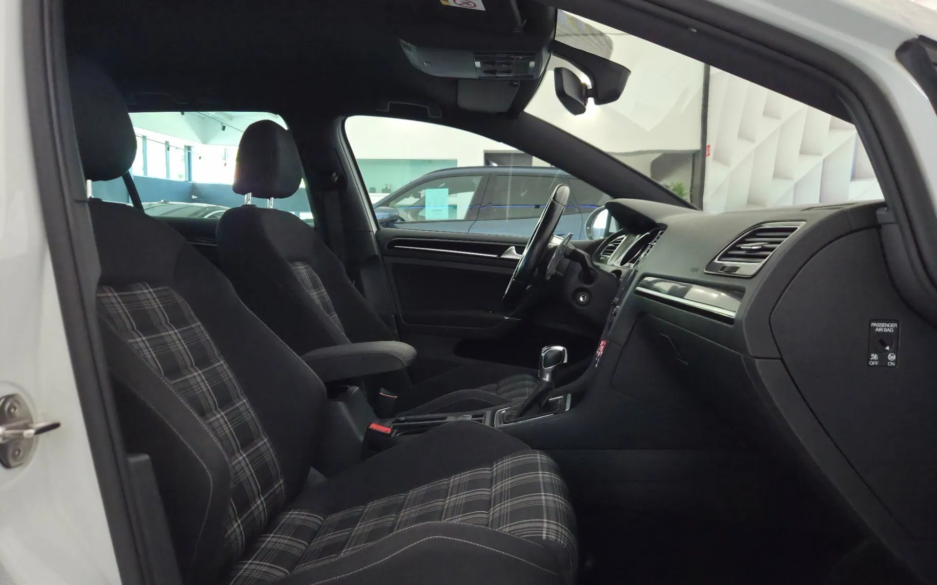 Notranja slika - VW Golf - Variant 2,0 GTD BMT DSG - 15