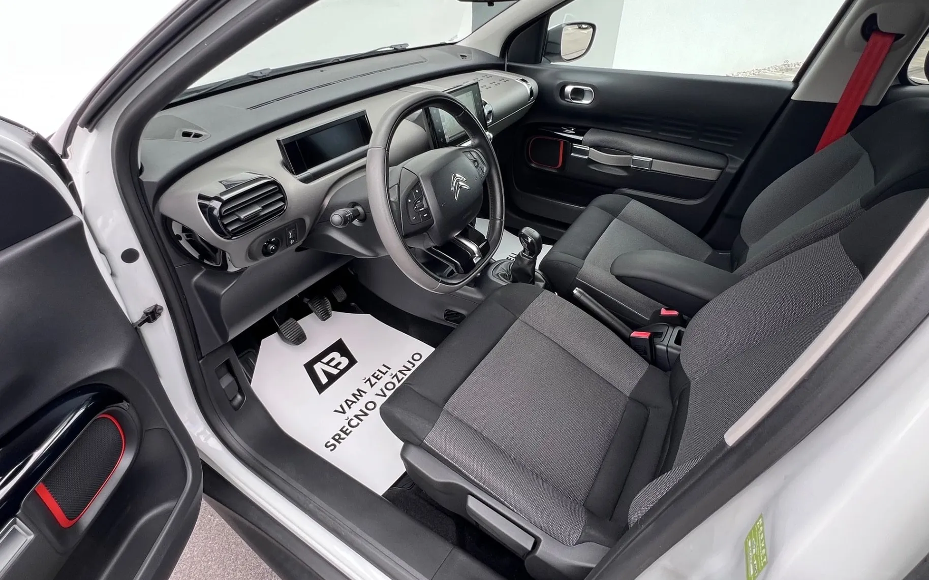 Notranja slika - Citroën C4 Cactus - 1.2 THP PureTech S S Rip Curl - 9