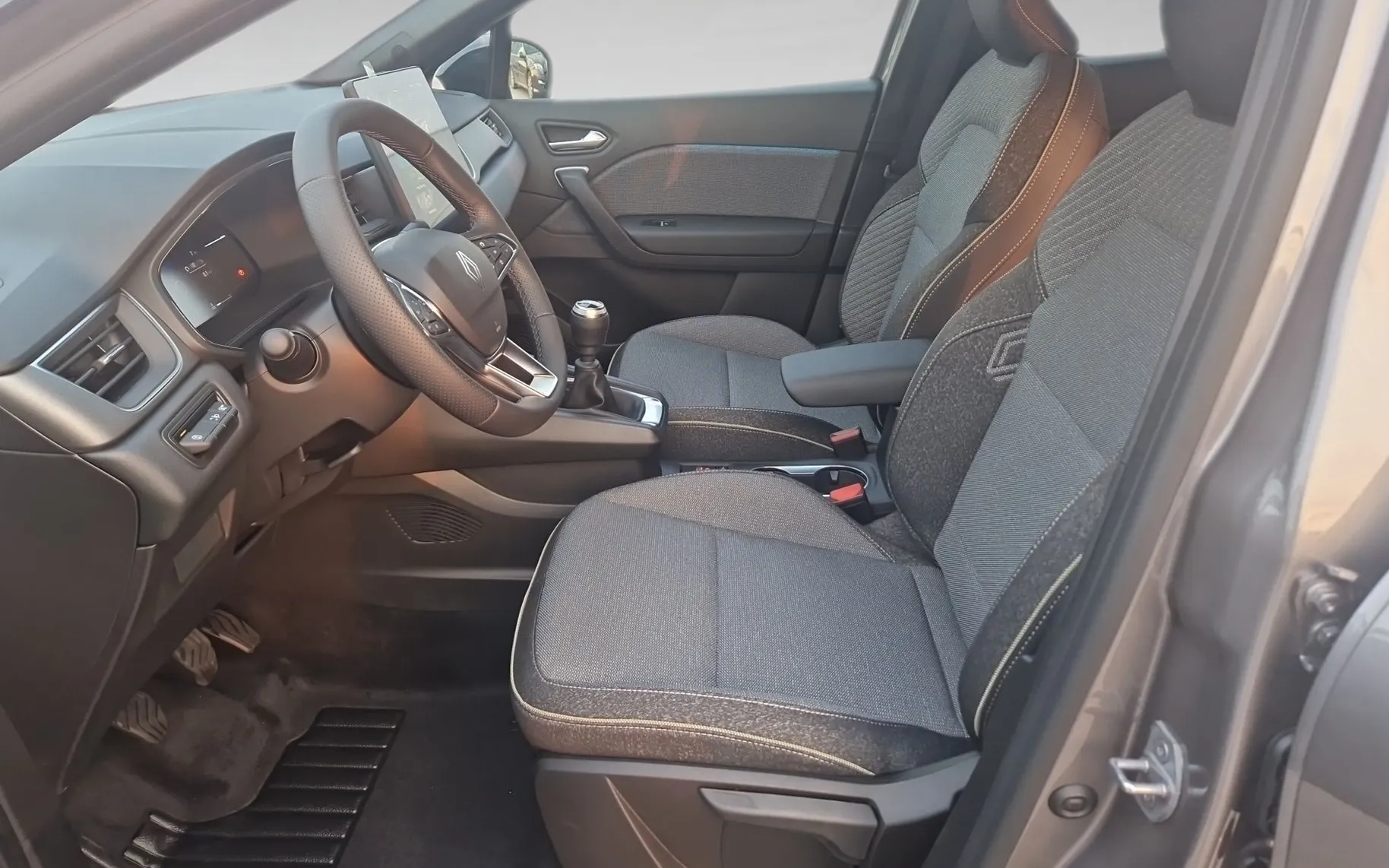 Zunanja slika - Renault Captur - TCe 140 techno + paket ZIMA - 14