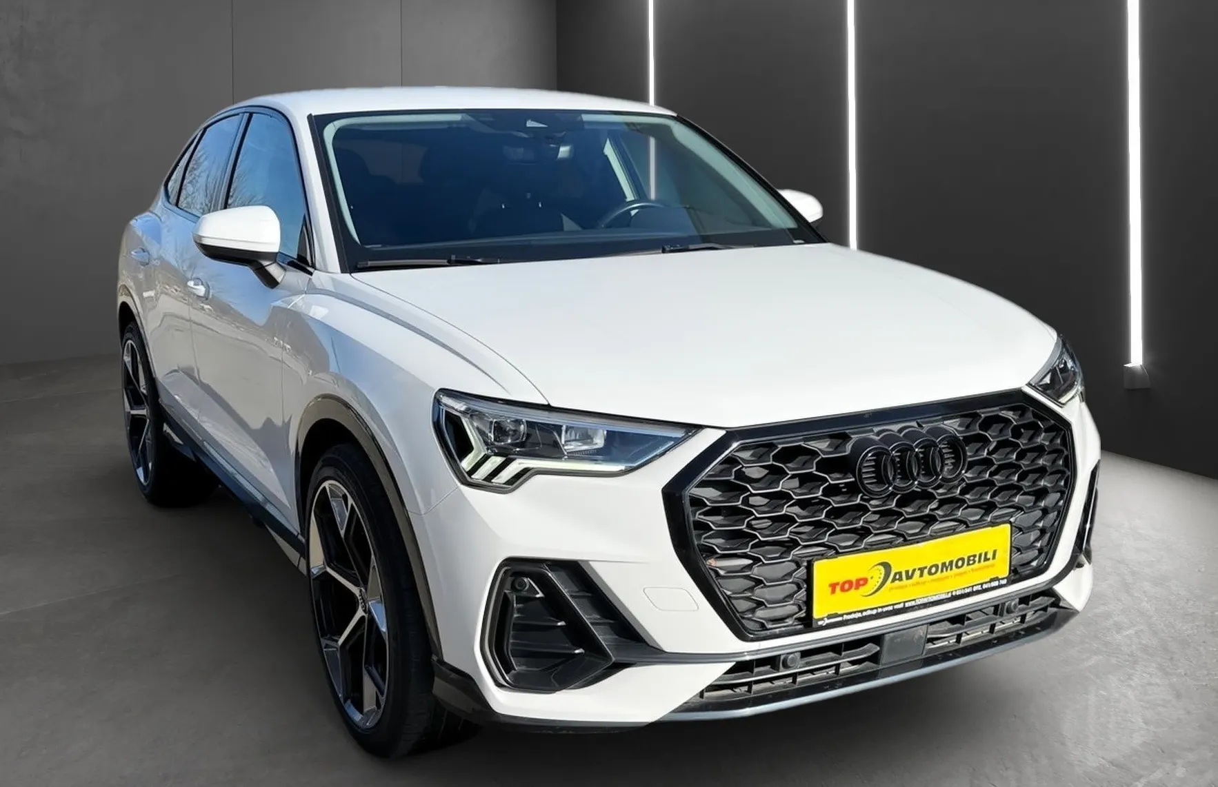 Zunanja slika - Audi Q3 - Sportback 35 TDI MATRIX LINE ASSIST PDC NAVI TEMPOMAT - 11