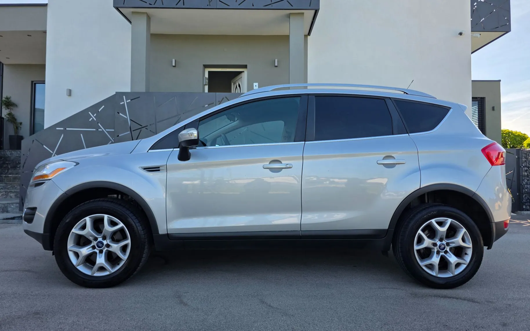 Zunanja slika - Ford Kuga - 2,0 TDCi AWD - 2