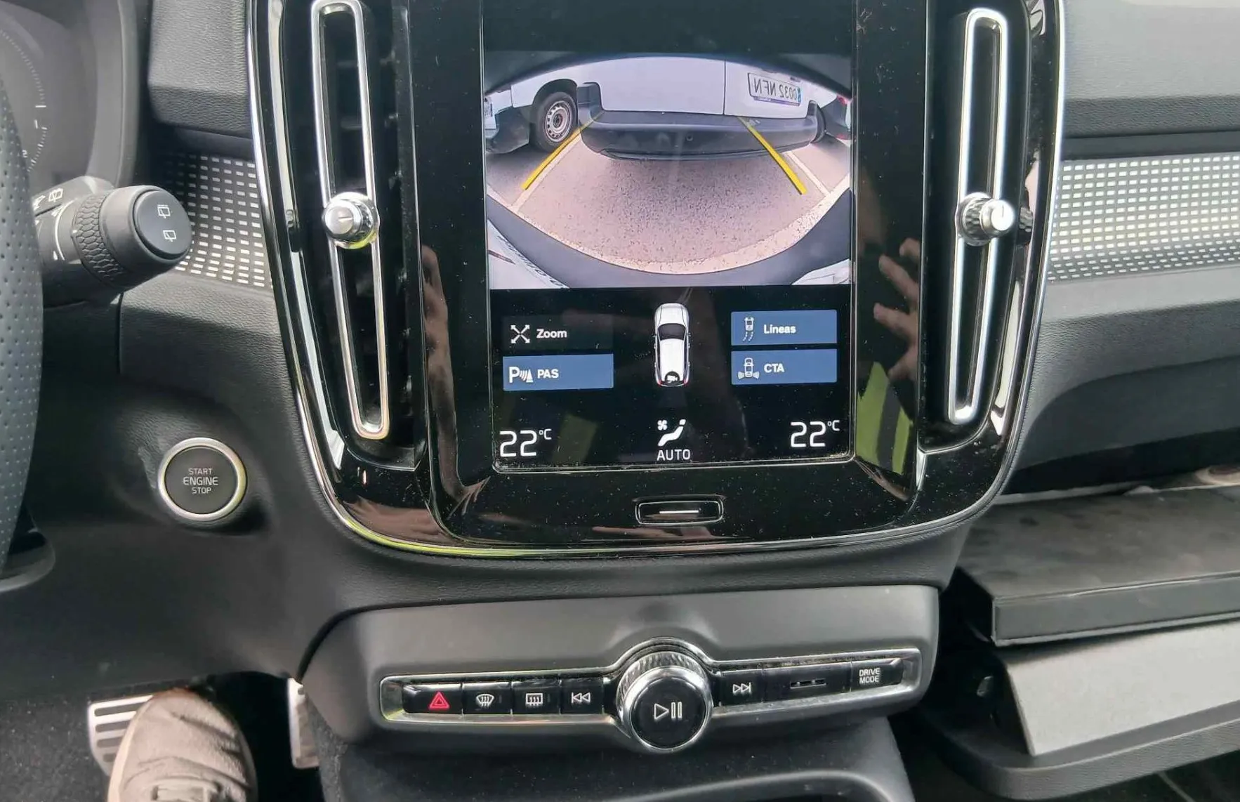 Zunanja slika - Volvo XC40 - T5 Recharge Twin Engine R-Design Avt.KAMERA.LED - 6