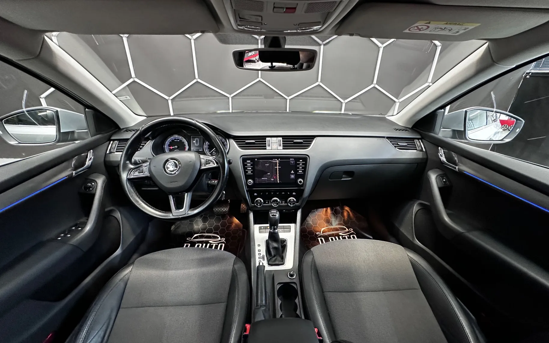 Notranja slika - Škoda Octavia - 2.0 TDI DSG 110 kW-LED-NAVI-KLJUKA-AMBIENT-ACC... - 9