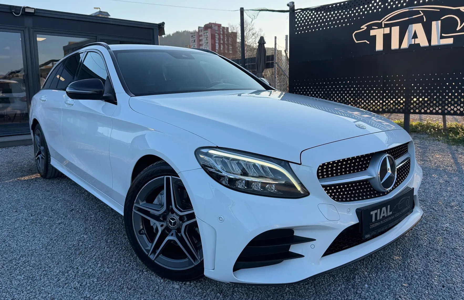 Zunanja slika - Mercedes-Benz C-Razred - C 200d AUT.-AMG-MOD.MODEL-NAVI-KAMERA-FULLLED-18C - 3