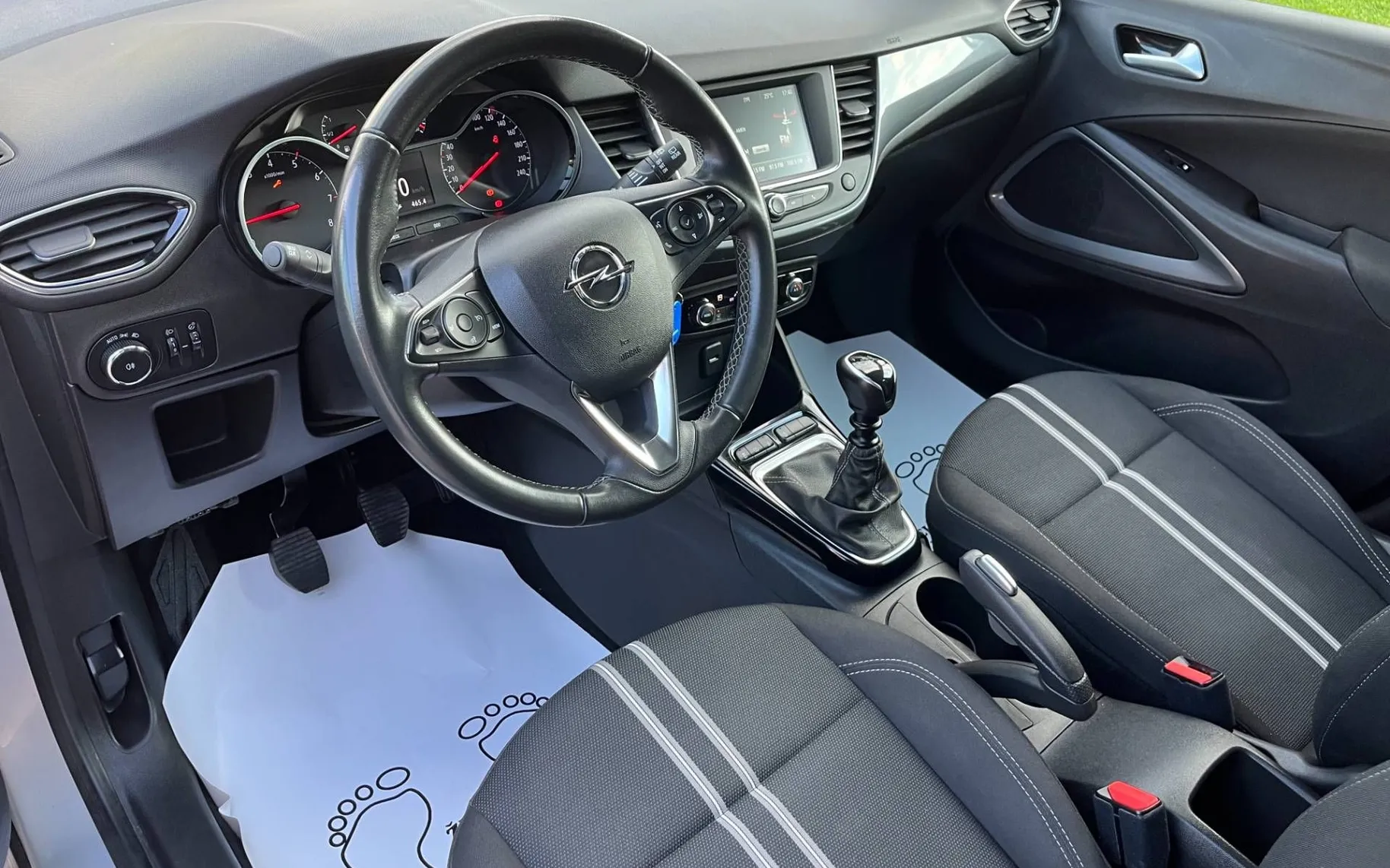 Notranja slika - Opel Crossland - 1.2 Turbo Edition-1 LASTNICA-28300 KM-KOT NOV... - 9