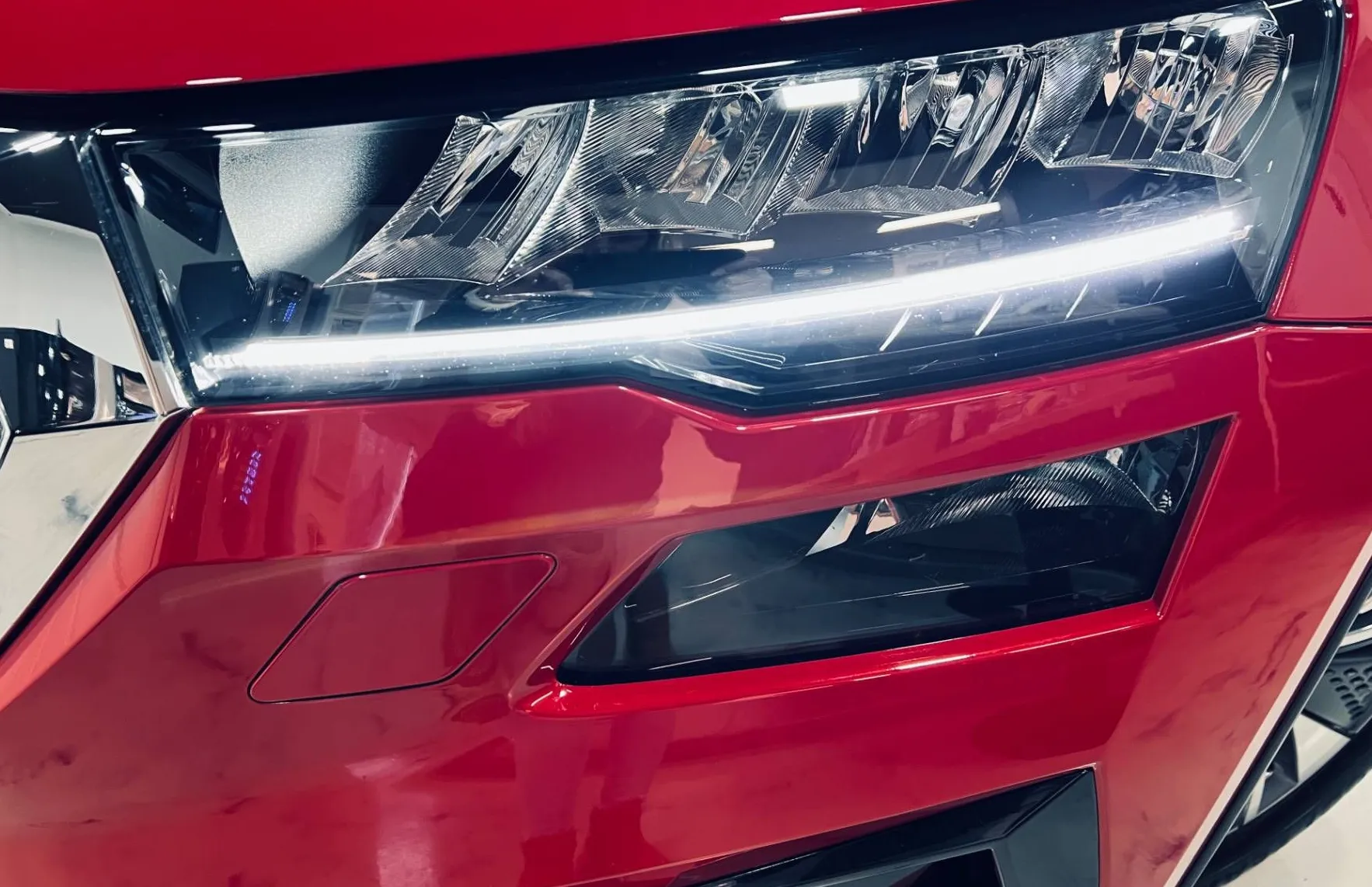 Zunanja slika - Škoda Karoq - TOUR-1.0 TSI 81kW-LED-ALU-KLJUKA-GRETJE VOLANA... - 18