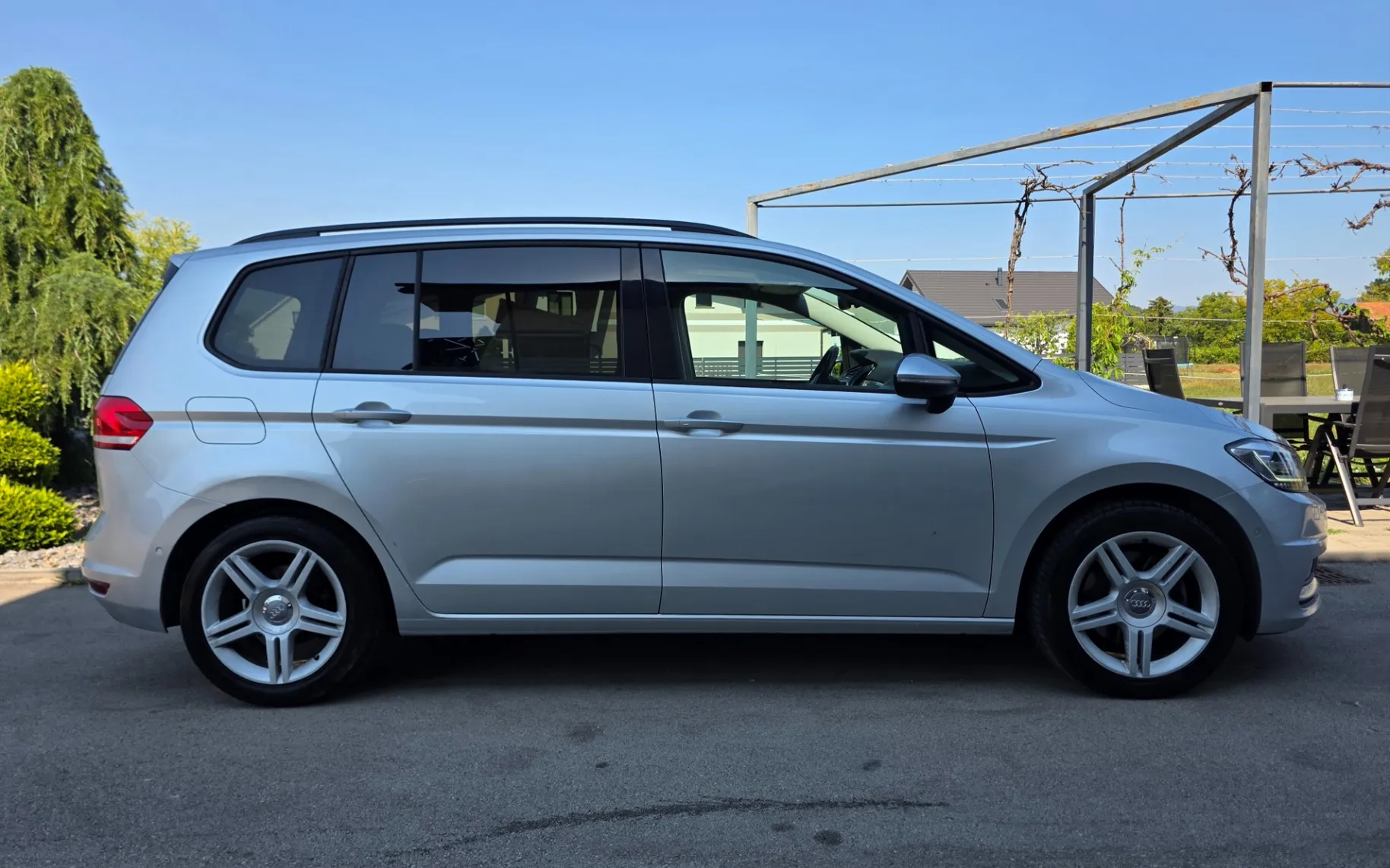 Zunanja slika - Volkswagen Touran - 1,6 TDI Comfortline DSG - 5
