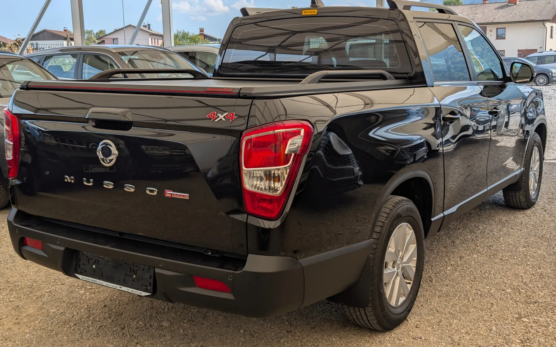 Zunanja slika - SsangYong Musso - Grand 2.2 XDi Venture+ 4WD MT - 4