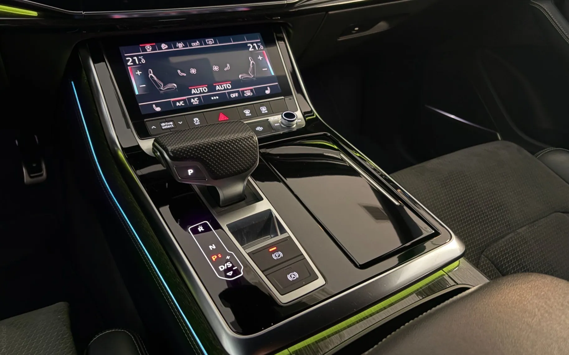 Notranja slika - Audi Q8 - 50TDI|Q|S-Line|360K|Matrix|SoftC|Zračno|BangO|SLO| - 12