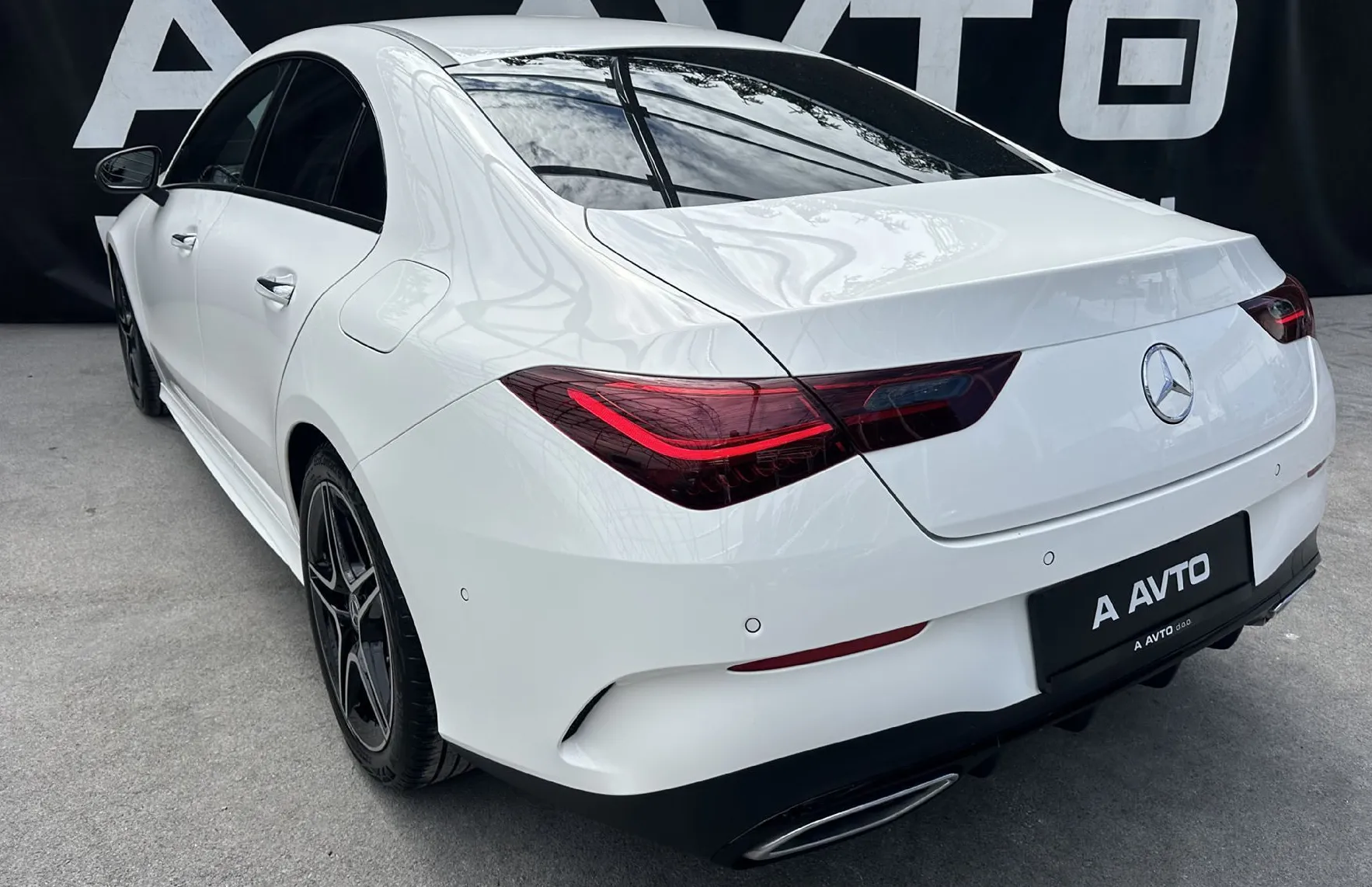 Zunanja slika - Mercedes-Benz CLA-Razred - 200d AVT. AMG-NIGHT-KEYLESS-KAMERA-PDC-NAVI-18COL - 5