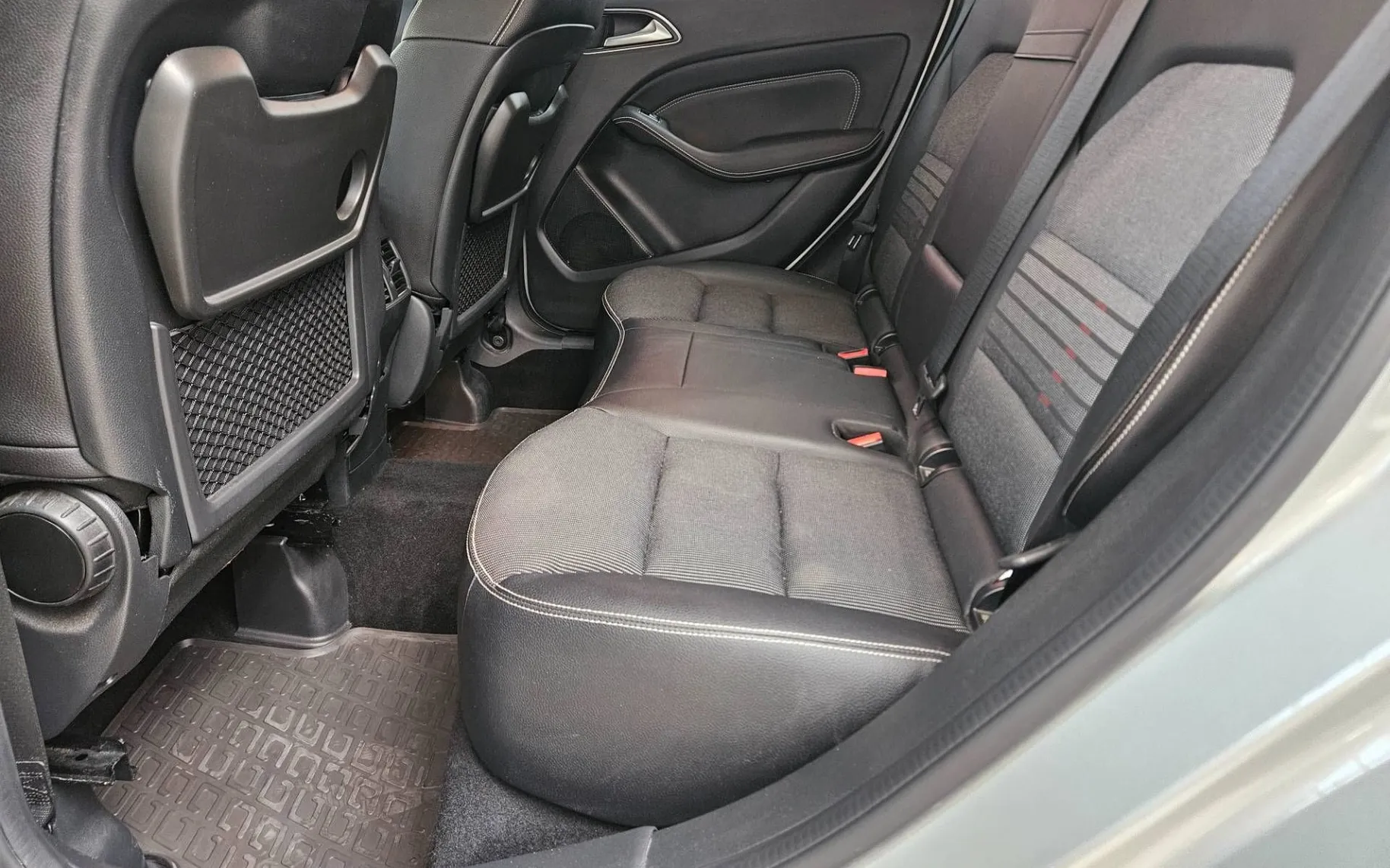 Notranja slika - Mercedes-Benz B-Razred - B 200 d Urban avt - 9