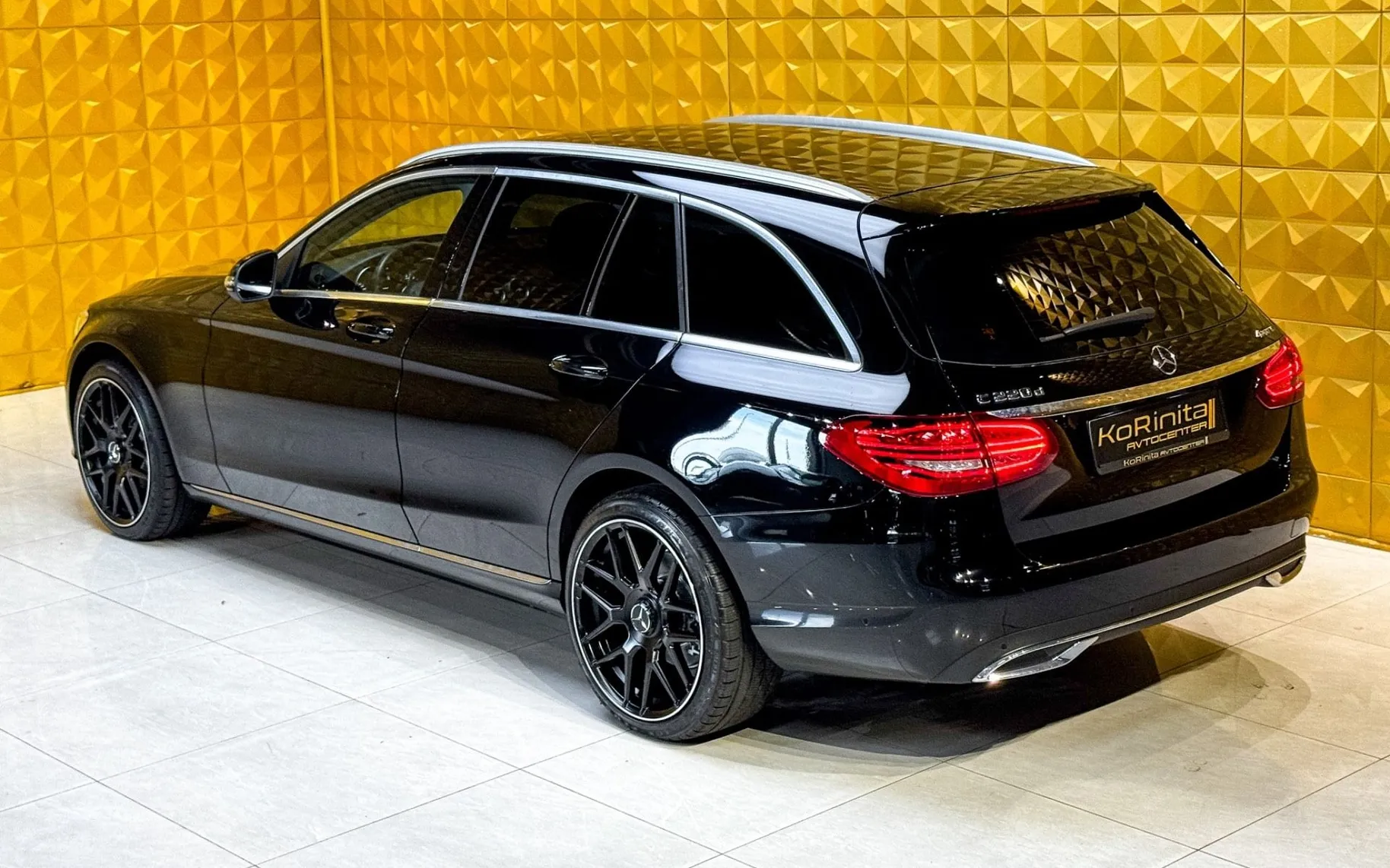 Notranja slika - Mercedes-Benz C-Razred - C220d AUT-LCI-4MATIC-KAMERA-KLJUKA-GRETJE-NAVI - 8