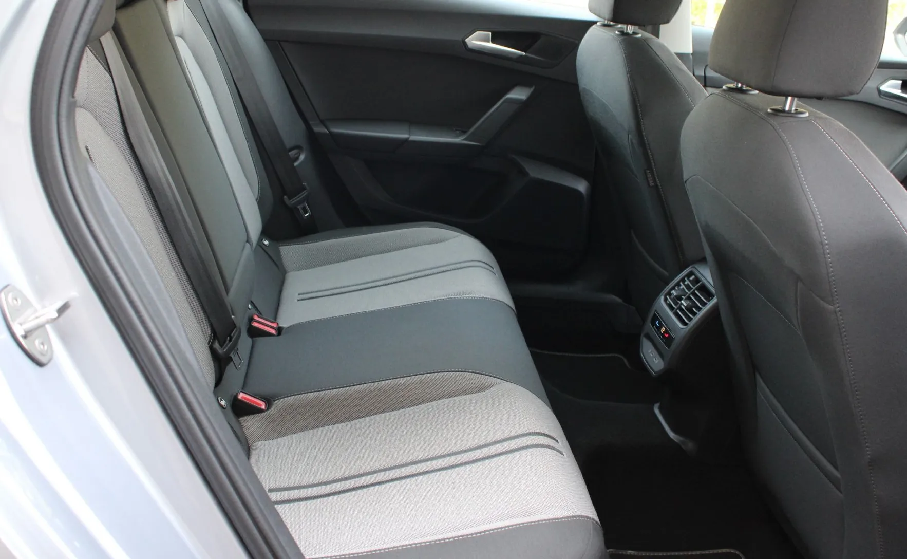 Zunanja slika - Seat Leon - 2.0 TDI 110KW  STYLE BUSINES DSG7 - 17