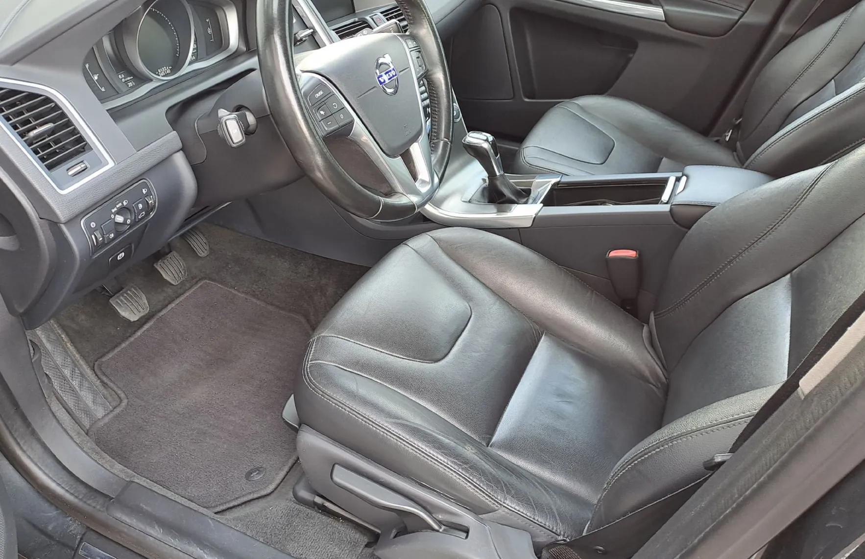 Zunanja slika - Volvo XC60 - FWD D4 Kinetic - 3