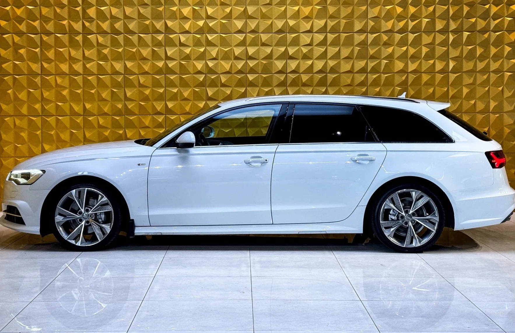 Zunanja slika - Audi A6 - Avant 2.0 TDI Quattro AUT. S Line-KLJUKA-GRETJE-TEMP - 6