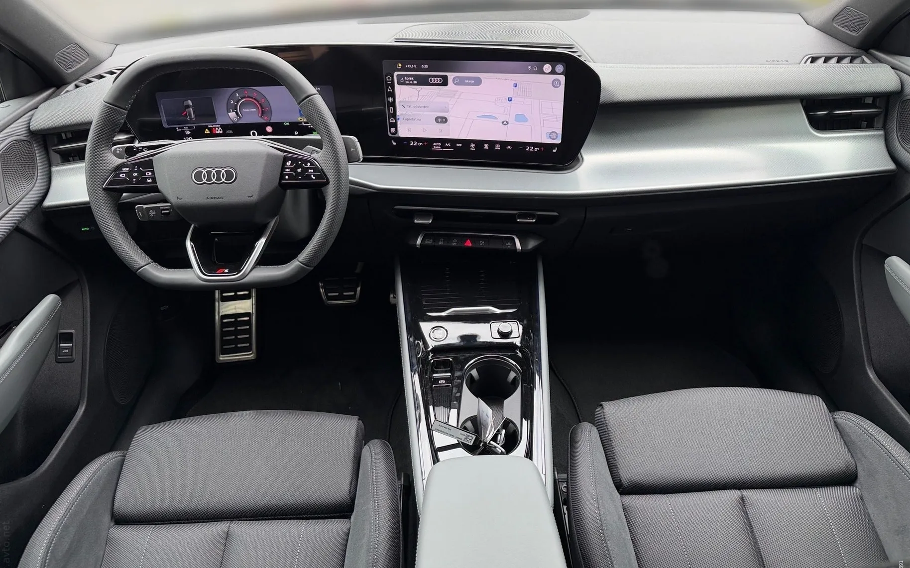 Notranja slika - Audi Q3 Sportback - TFSI quattro S tronic - 10
