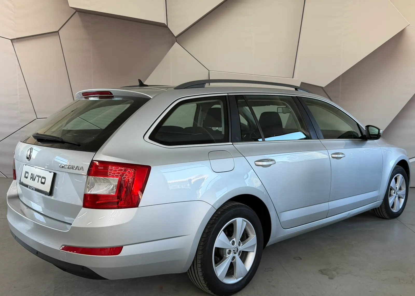 Zunanja slika - Škoda Octavia - Combi 2,0 TDI L&K - 4
