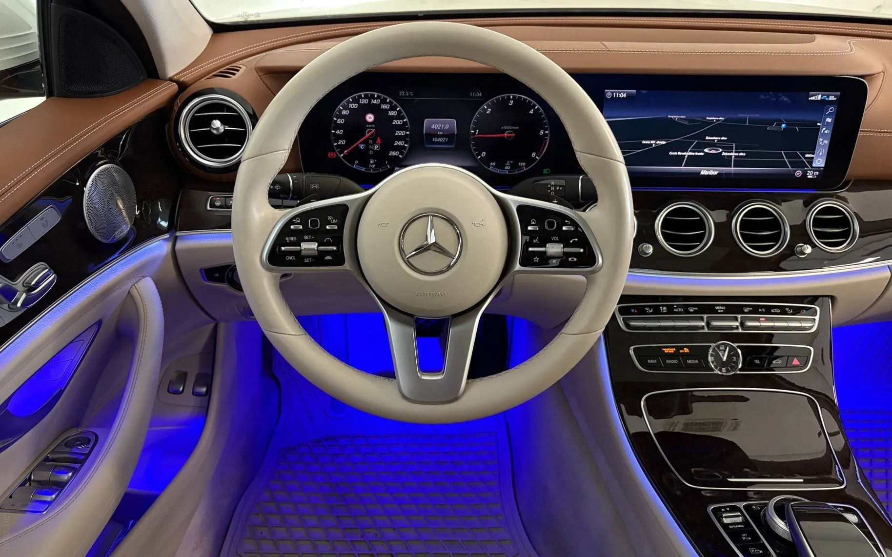 Notranja slika - Mercedes-Benz E-Razred - 220d 4Matic|Pano|ACC|Designo|Burmester|360K|Memory - 10