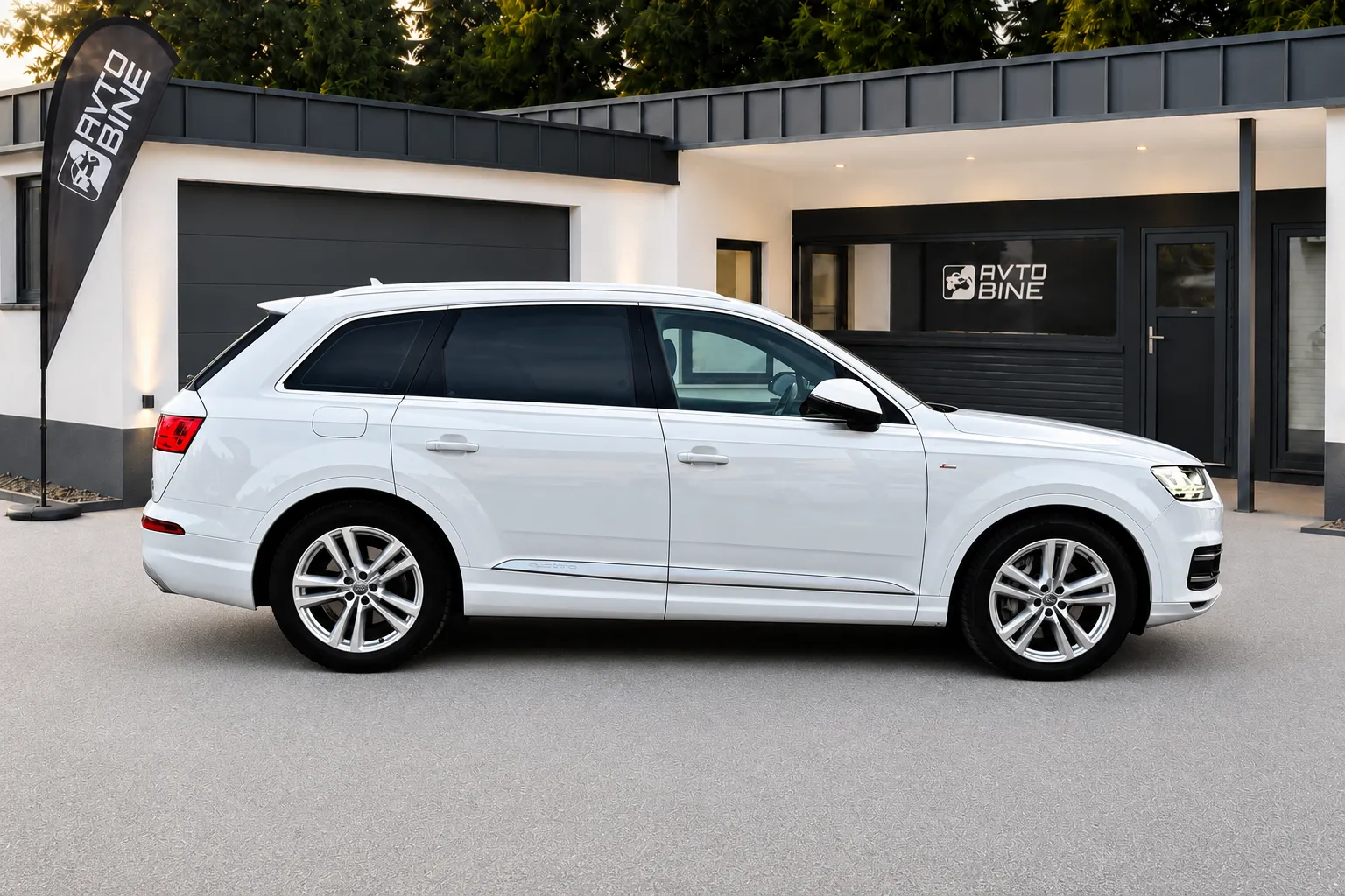 Notranja slika - Audi Q7 - 3.0TDI•QUATTRO•S LINE•ZRAČNO•7SEDEŽEV•21COL - 7