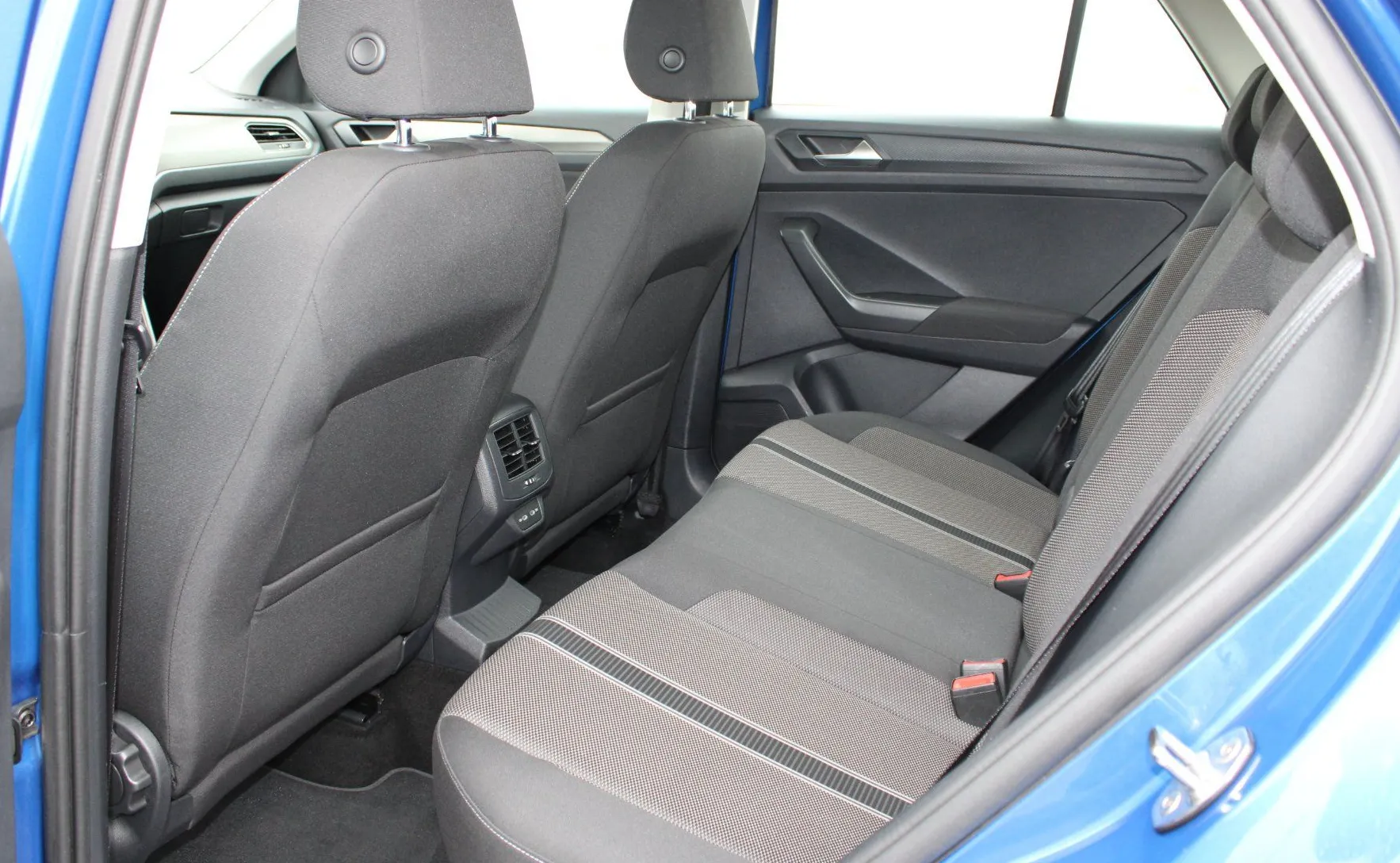Zunanja slika - Volkswagen T-Roc - 2.0 TDI 4MOTION avt. Style 110  150  NAVI PDC ALU - 12