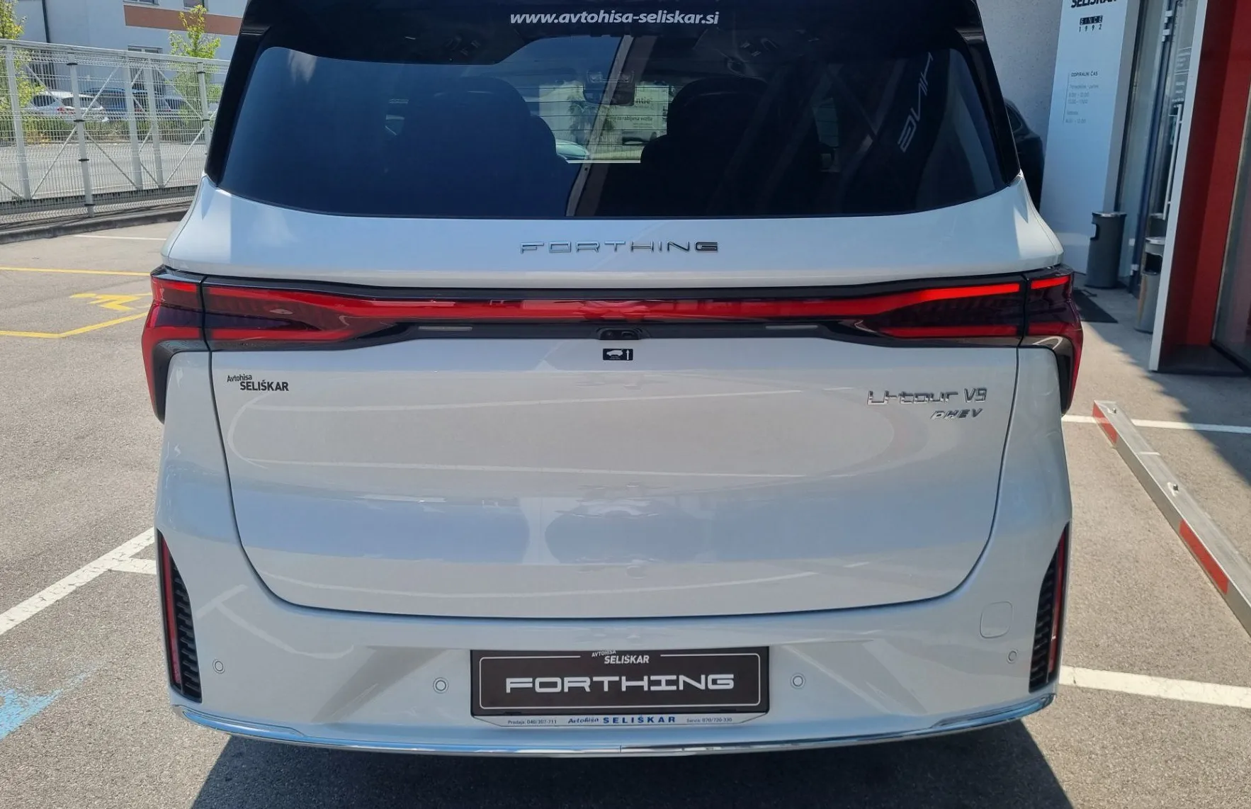 Zunanja slika - Forthing V9 - 1.5T PHEV - 7 SEDEŽEV - BOGATA OPREMA - NA ZALOGI - 7