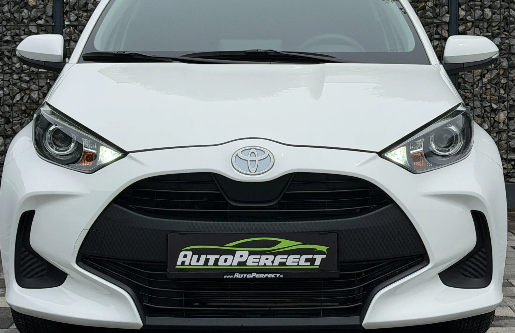 Zunanja slika - Toyota Yaris - 1.5 VVT-i|KAMERA|LANE|6.370KM... - 2
