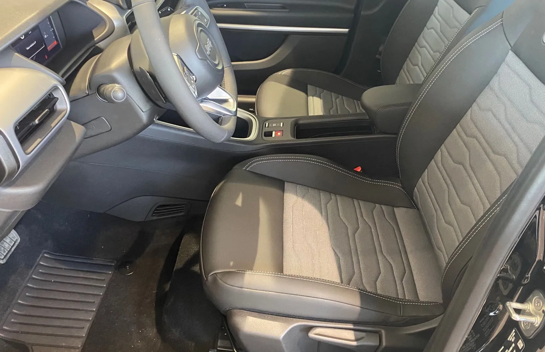 Zunanja slika - Jeep Avenger - Upland 1.2 E-DCT6 MHEV 136 4Xe - 5
