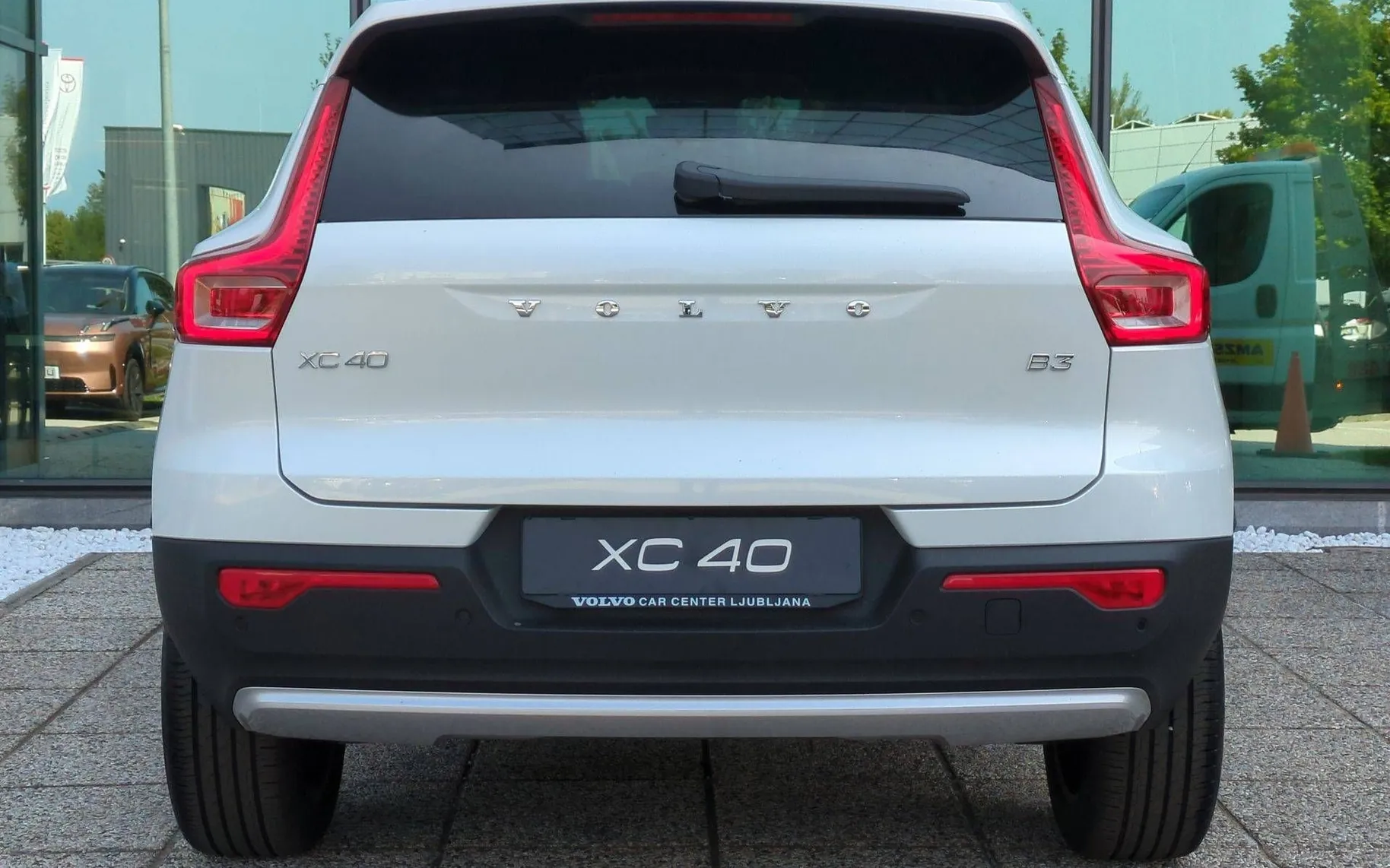 Zunanja slika - Volvo XC40 - B3 P Core AT DCT 3 leta garancije + 3 servisi... - 6