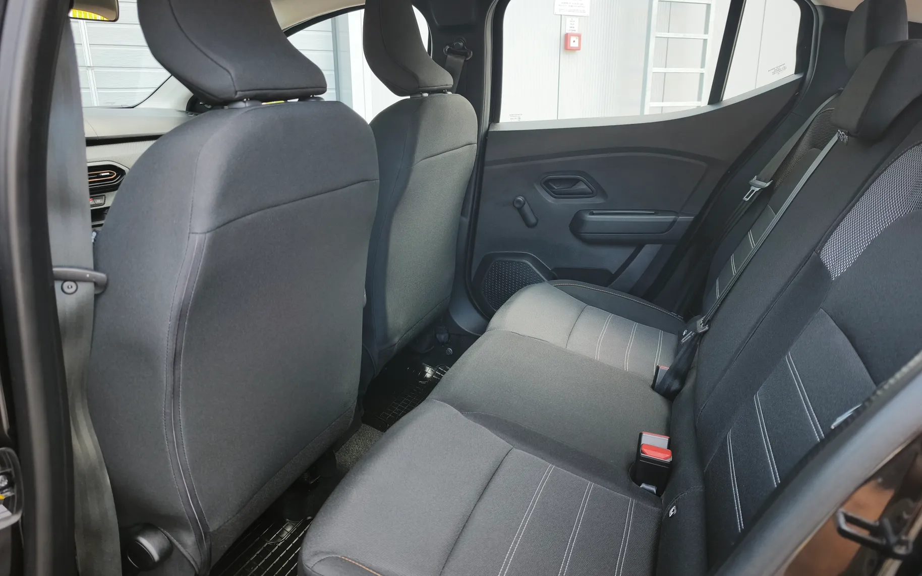 Notranja slika - Dacia Sandero - 1.0-TCE-STEPWAY-1-LASTNIK-1-BARVA-SLO-POREKLO-LED-LUCI-LPG-PLIN-T - 17