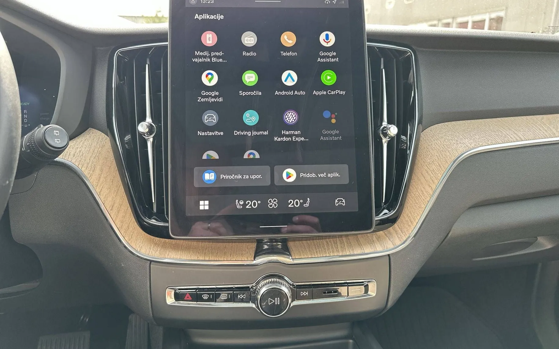 Notranja slika - Volvo XC60 - T6 AWD Recharge Twin Engine Plus Dark Avt. - 18