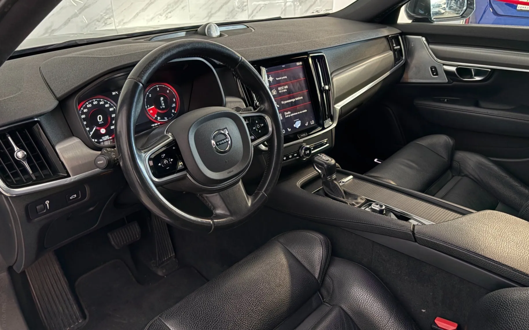 Notranja slika - Volvo V90 - D4 Momentum |ACC|360Kamera|BowersWilkins|Kljuka|.. - 8