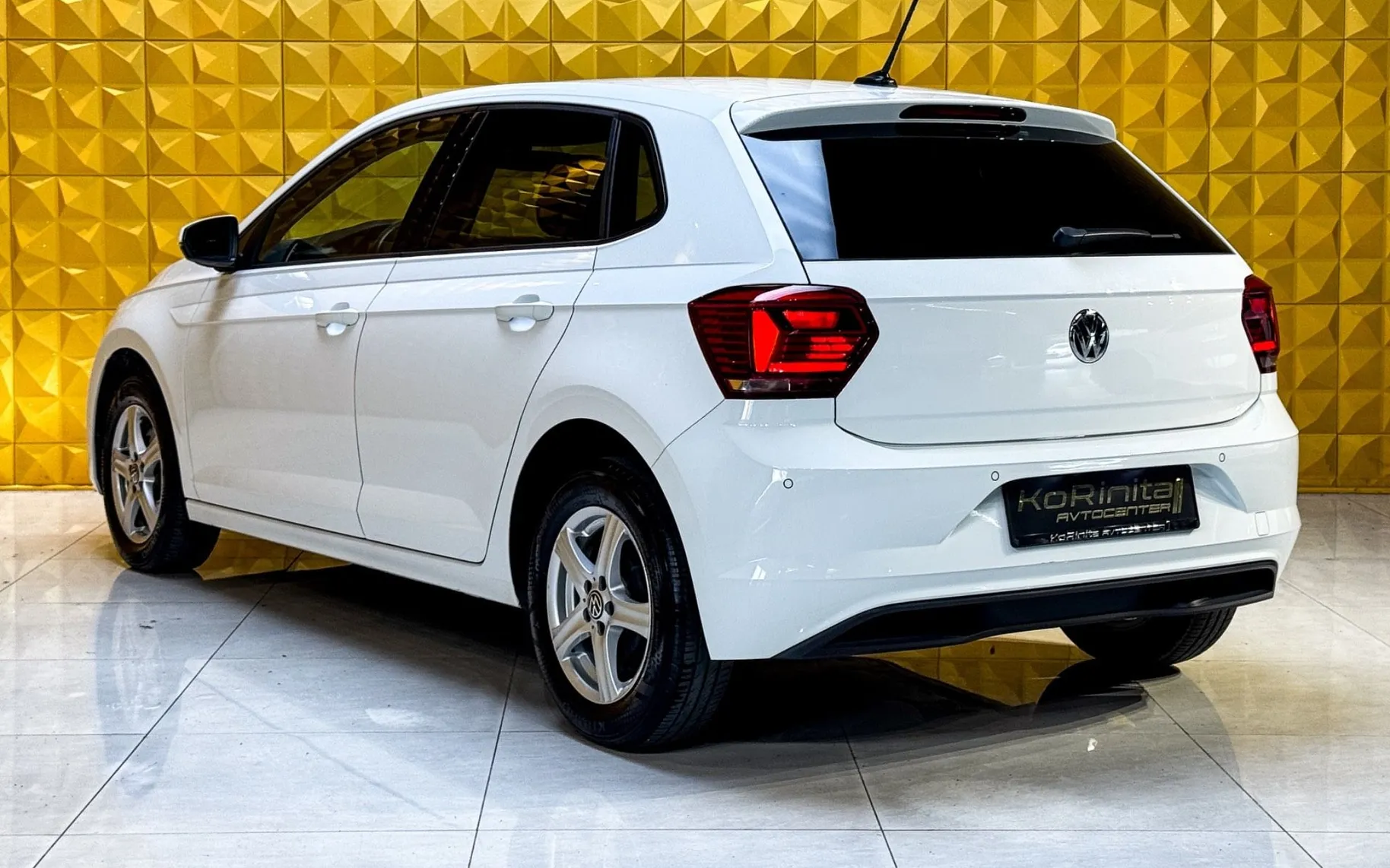 Notranja slika - Volkswagen Polo - 1.6 TDI GRETJE-VIRTUAL-PDC-RADAR TEMP - 9