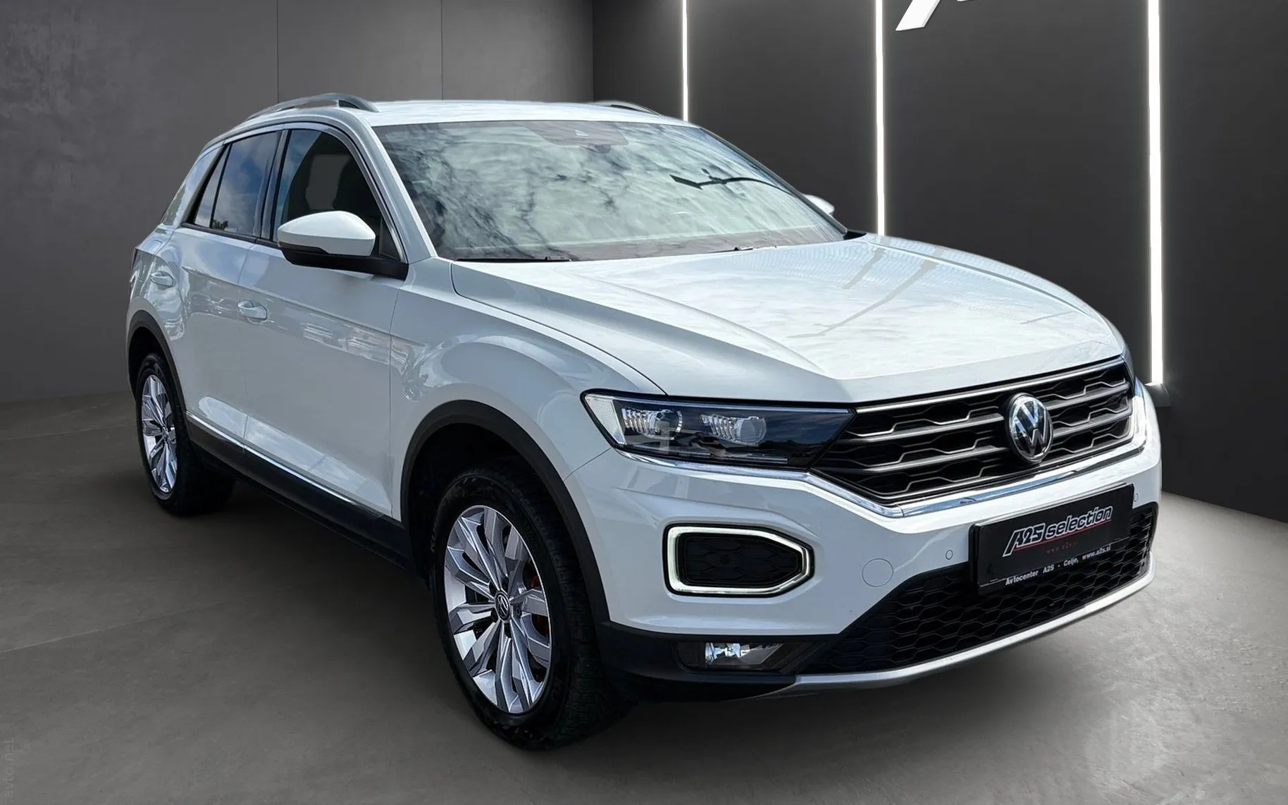 Zunanja slika - Volkswagen T-Roc - 1.5 TSI Sport-SLO-Full LED-Drive Mode-Vl.kljuka - 2