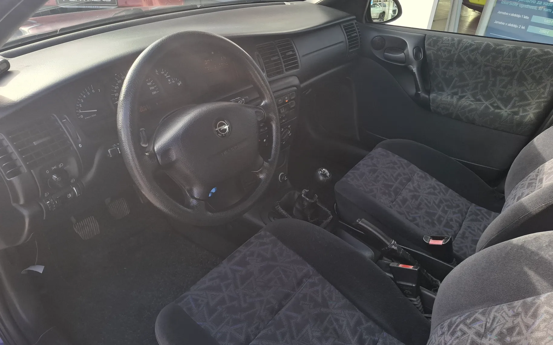 Zunanja slika - Opel Vectra - 1.6i 16V - SLOVENSKO POREKLO + ODLIČNO OHRANJEN - 8