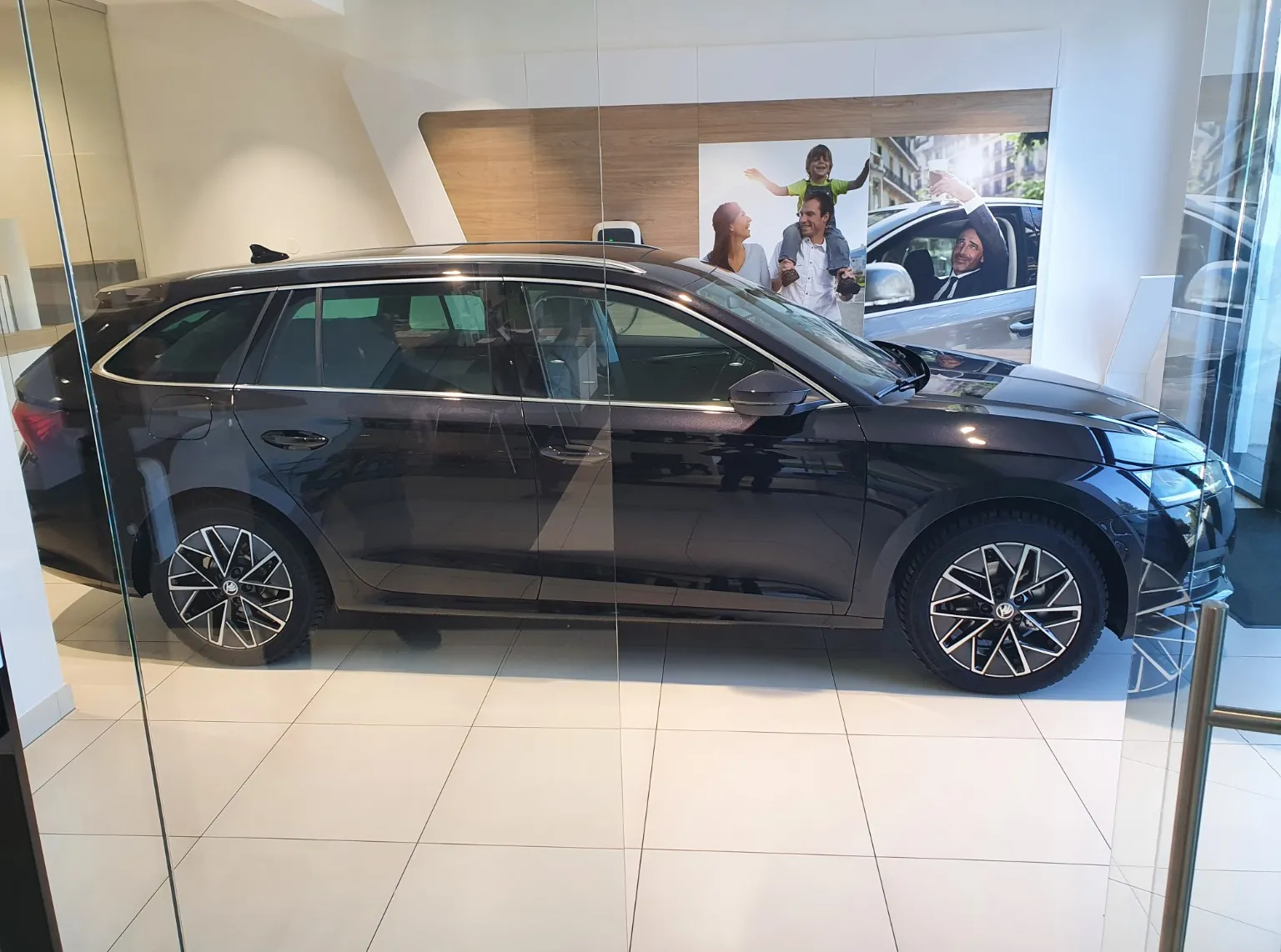 Zunanja slika - Škoda Octavia - Combi 2,0 TDI Style DSG - 3