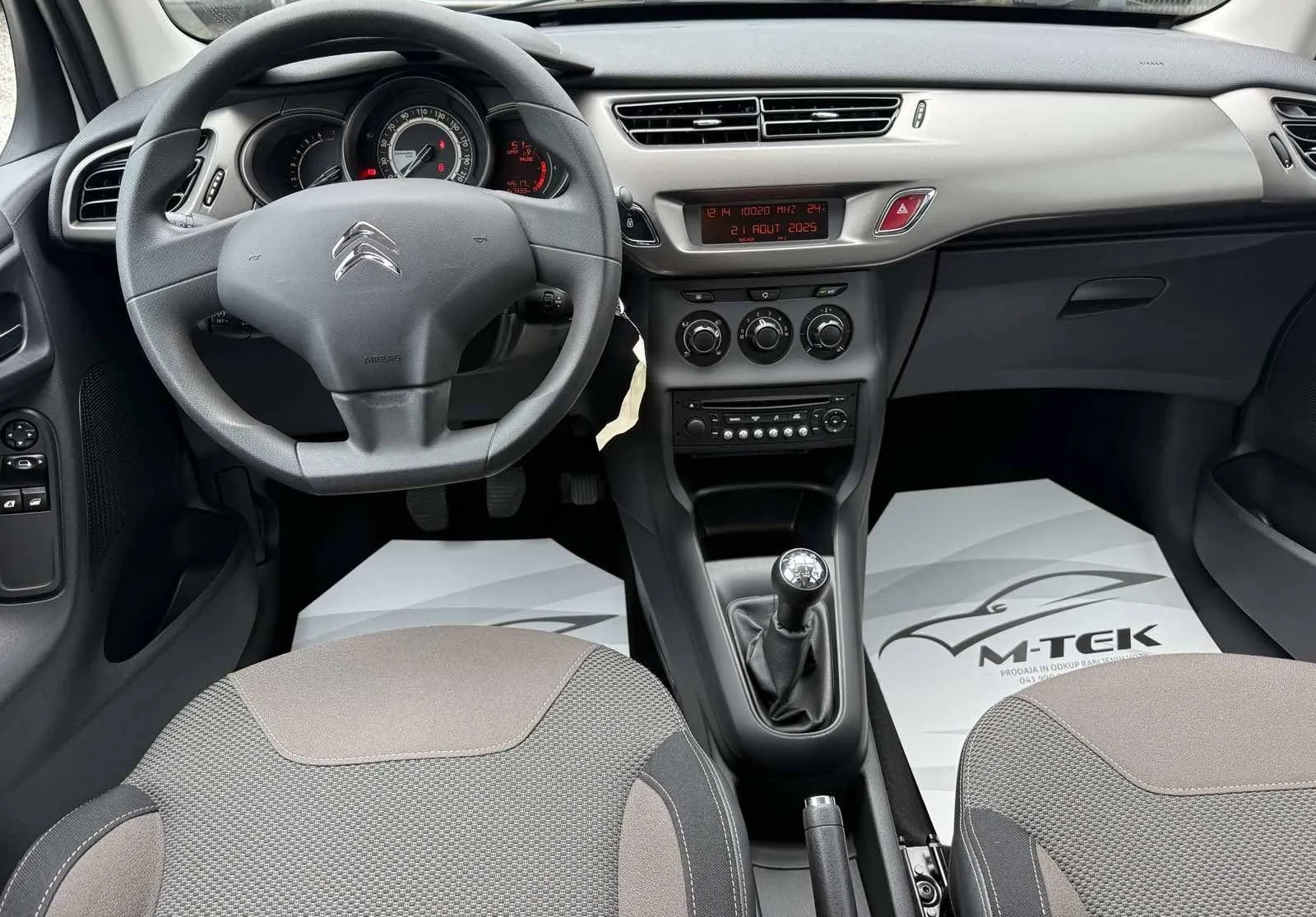 Notranja slika - Citroën C3 - Attraction PureTech 82 BVM... - 8