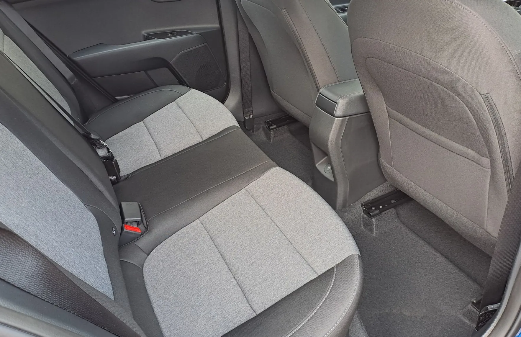 Zunanja slika - KIA Stonic - 1.0 T-GDi 73.6 kW  100 KM  LX Life M T - 10