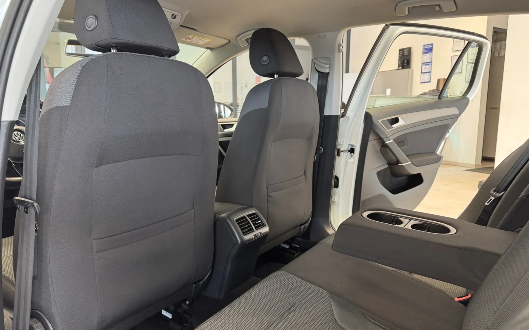Zunanja slika - Volkswagen Golf - 1.6TDI-DSG-2X-PDC-DIGI-KLIMA-TEMPOMAT-GRET-SED-17C - 13