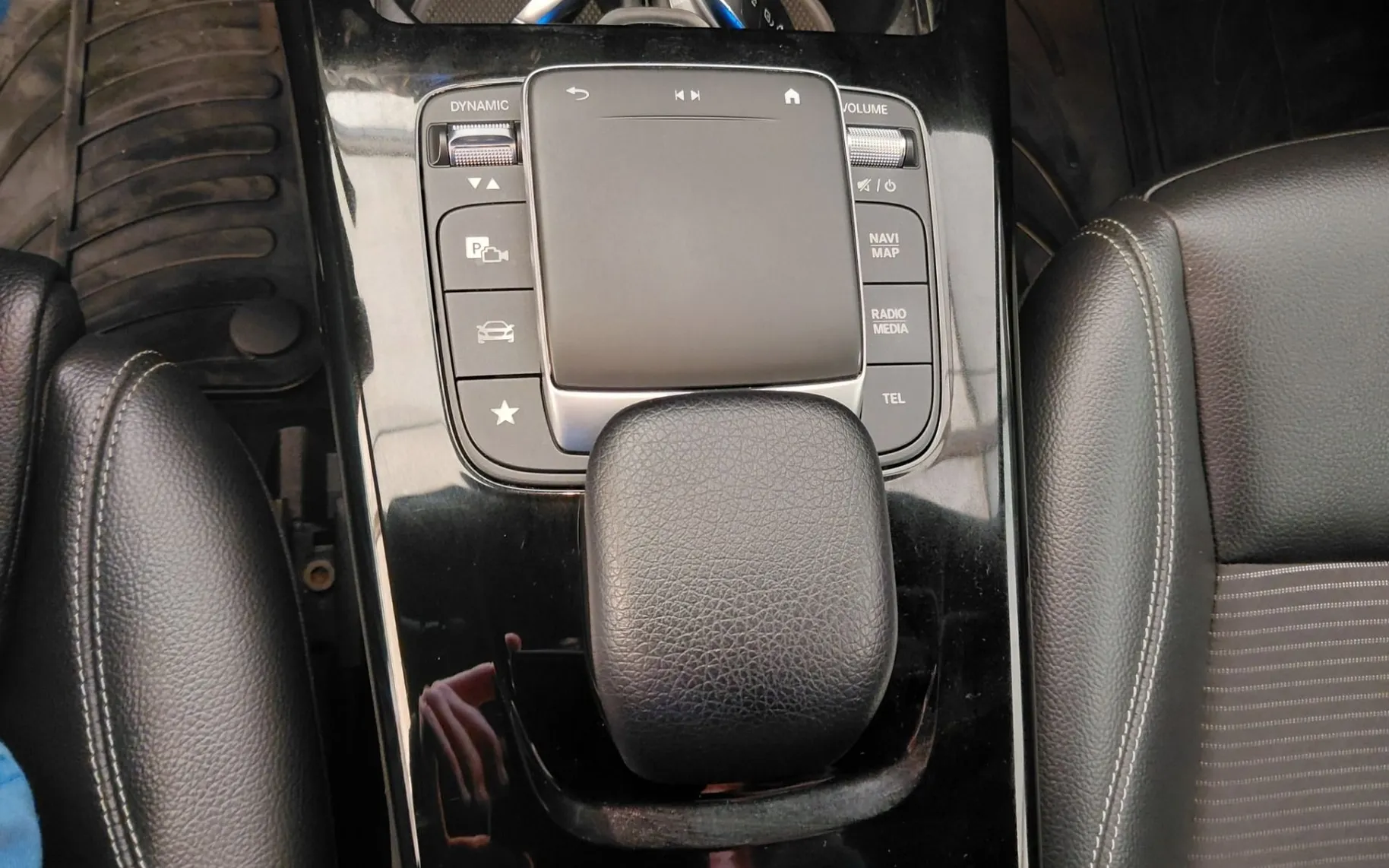 Notranja slika - Mercedes-Benz CLA-Razred - CLA 180-SLOV.VOZILO-ODLIČNO OHRANJEN-GARANCIJA - 10