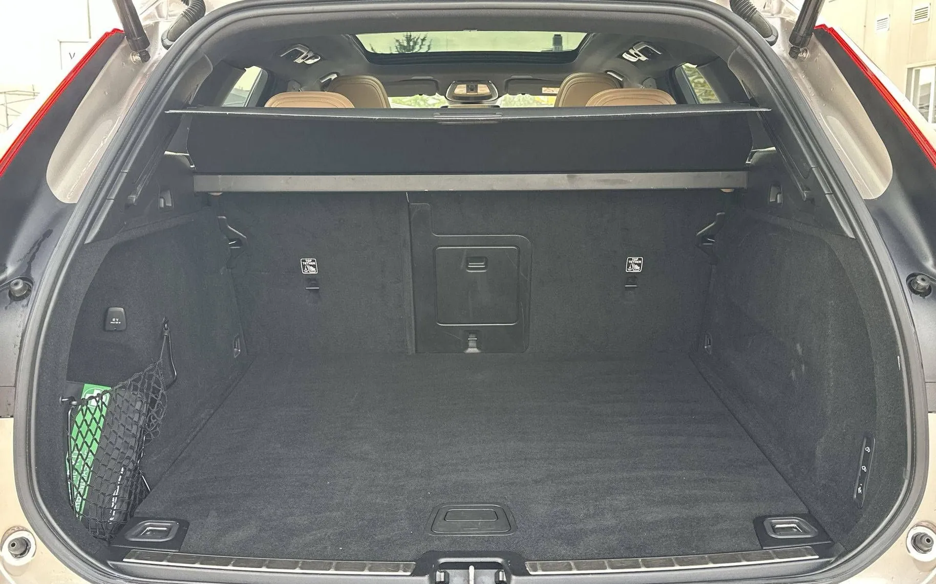 Notranja slika - Volvo XC60 - B4 D AWD Plus Dark Avt. Zračno Pano ACC Kljuka - 12