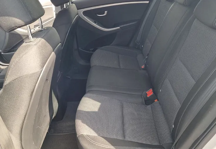 Zunanja slika - Hyundai i30 Wagon - 1.6 CRDi 110 Style  SERVISNA. VZRAT. KAM. - 9