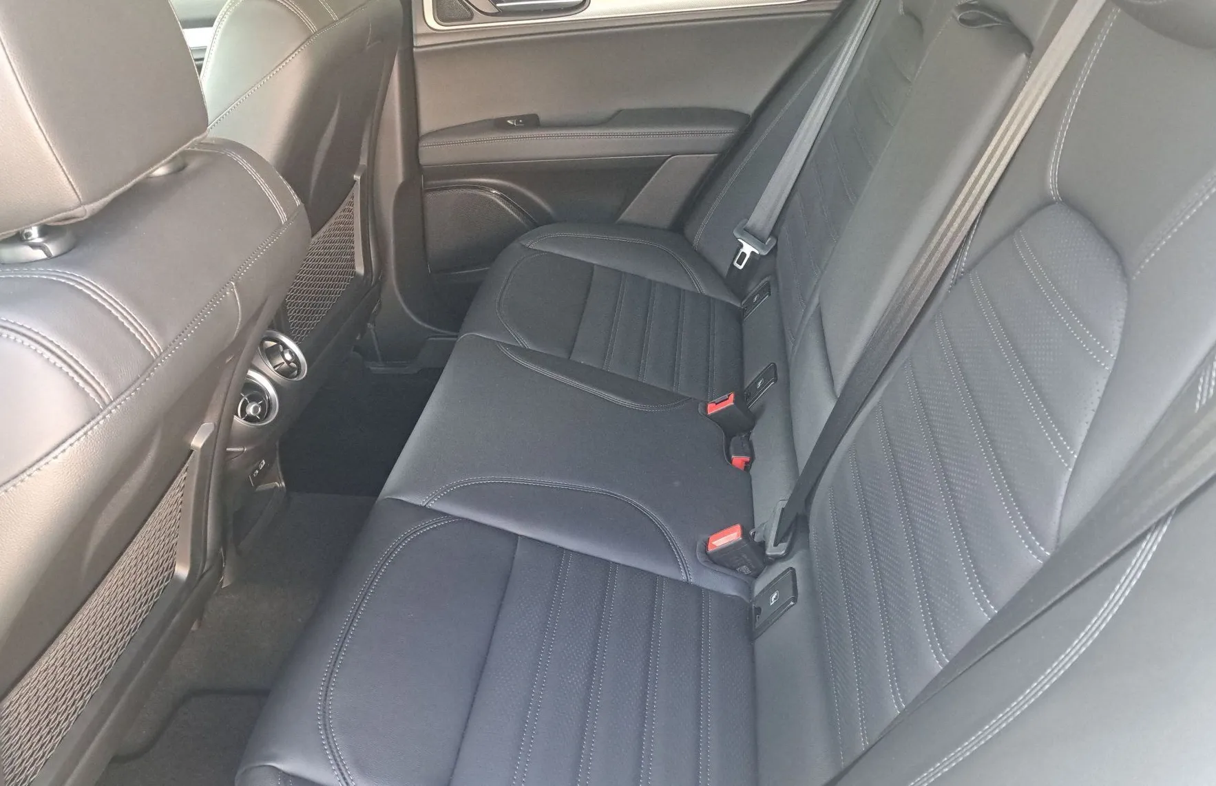 Zunanja slika - Alfa Romeo Stelvio - Q4 2.2 Multijet 210 Veloce Avt. - 11