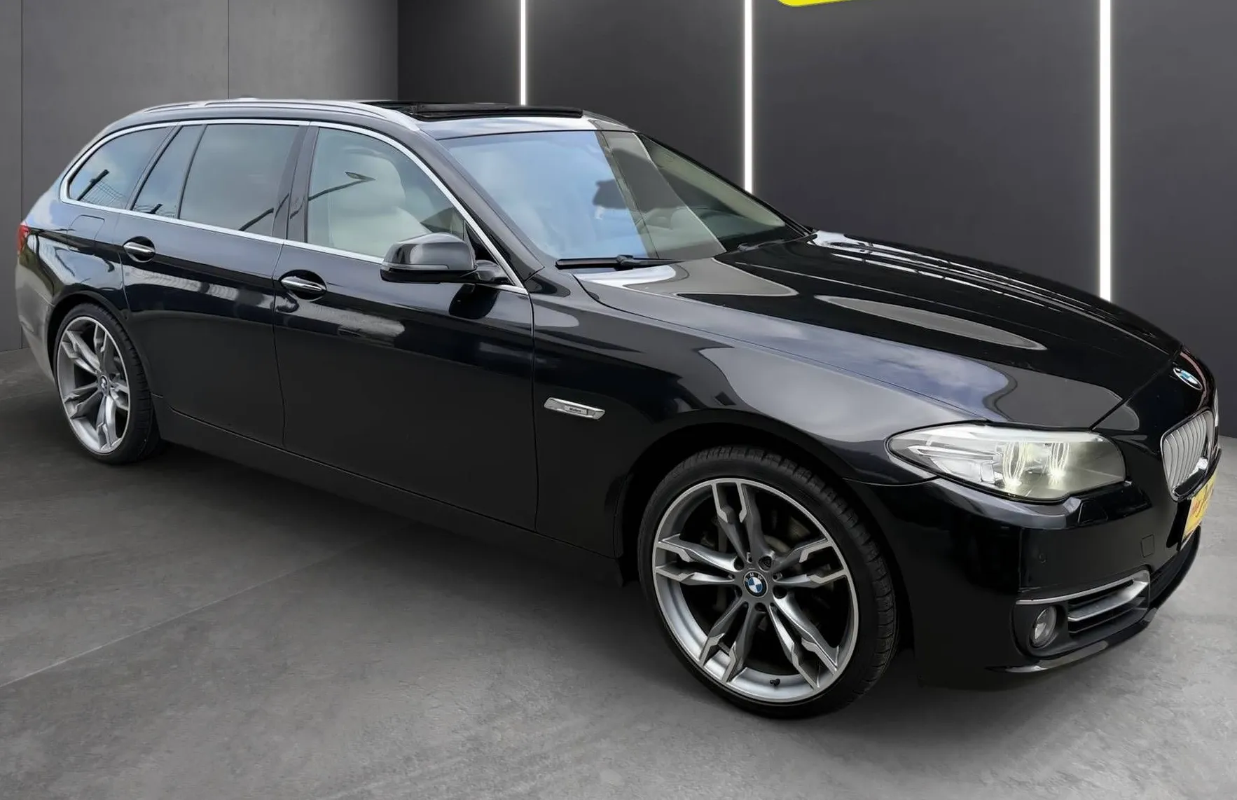 Zunanja slika - BMW Serija 5 - Touring: 525d xDrive BI-XENON ACC NAVI PDC PANO KAM TOP - 11