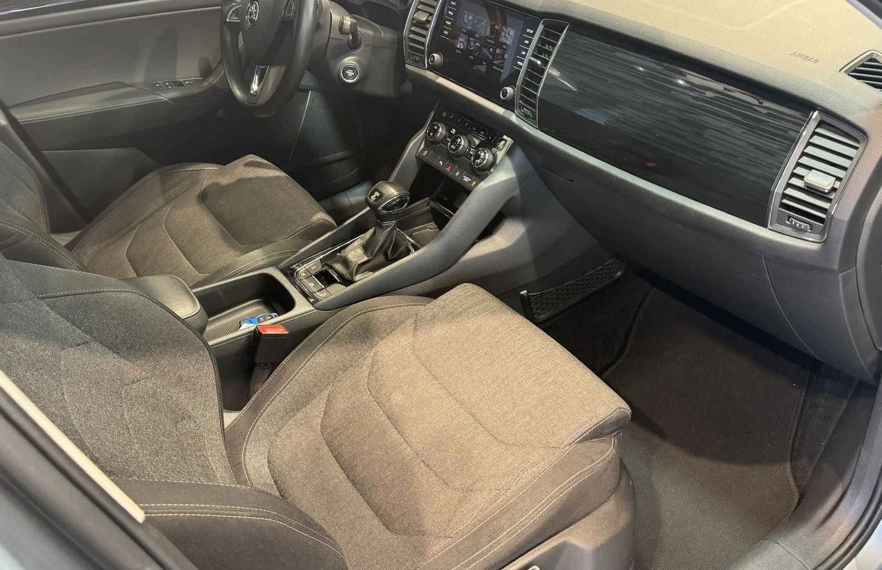 Zunanja slika - Škoda Kodiaq - 1.LASTNIK-SLO-4X4-DSG-LED-RADAR-KEYLES GO-GRETJE S - 16