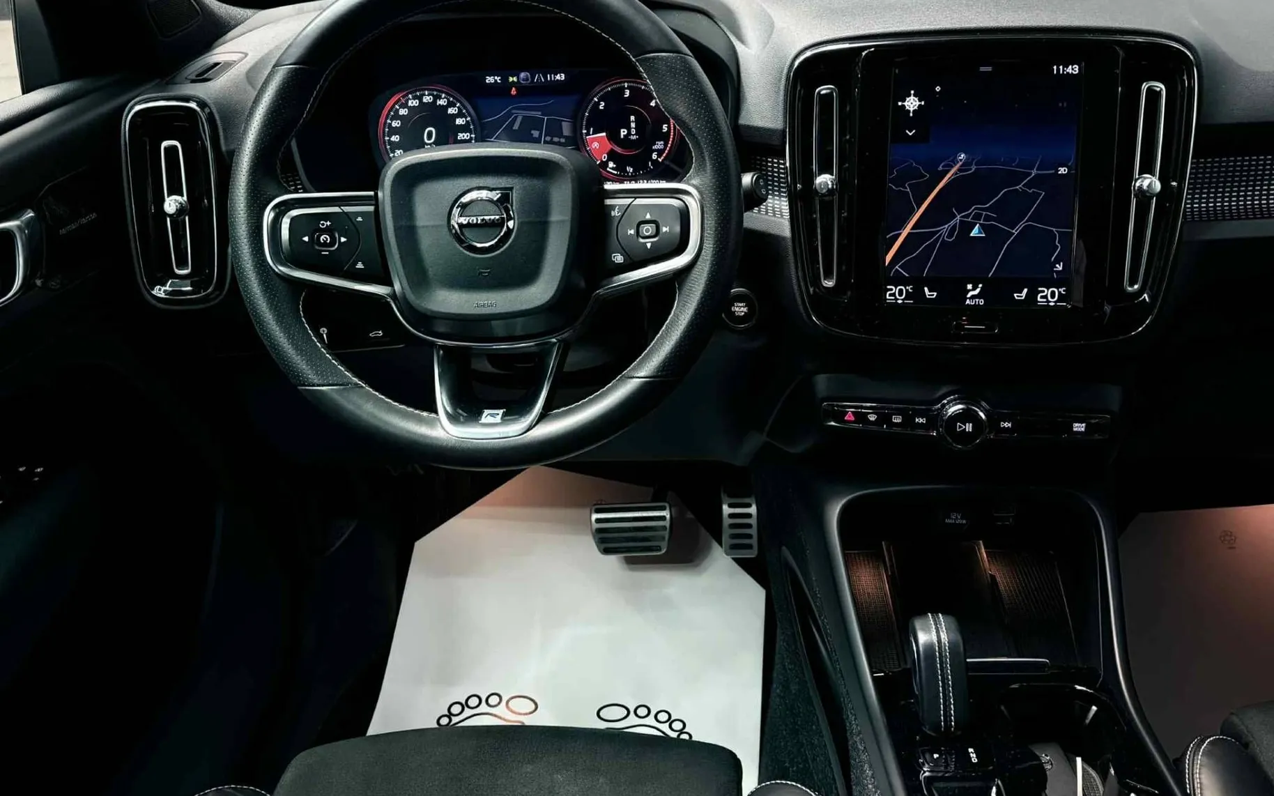 Notranja slika - Volvo XC40 - 2.0D•4X4•AUT•R DESIGN•LED•KAMERA•NAVI•ACC•HARMAN• - 9