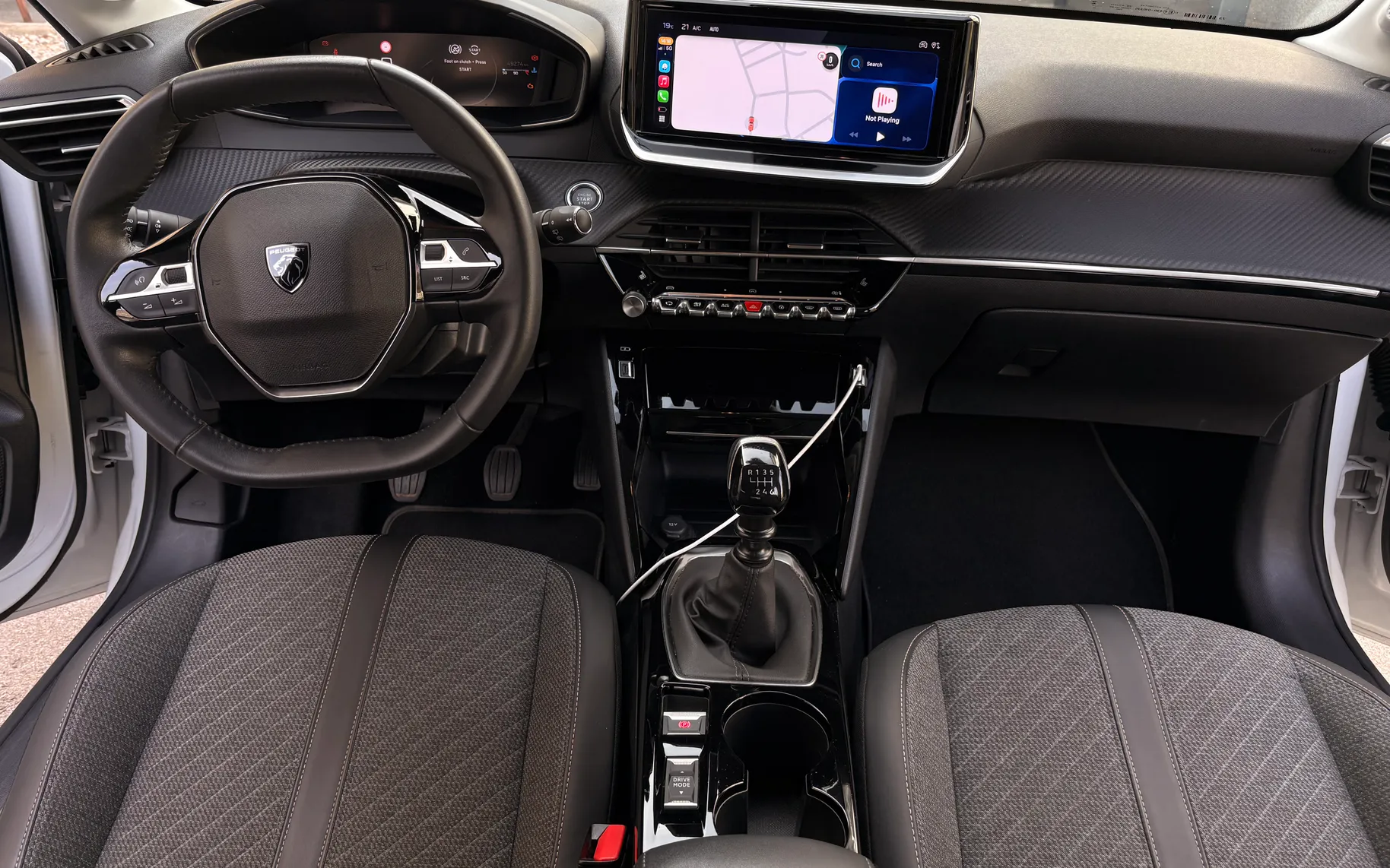 Notranja slika - Peugeot 208 - 1,2 PureTech 100 S&S Allure - 5