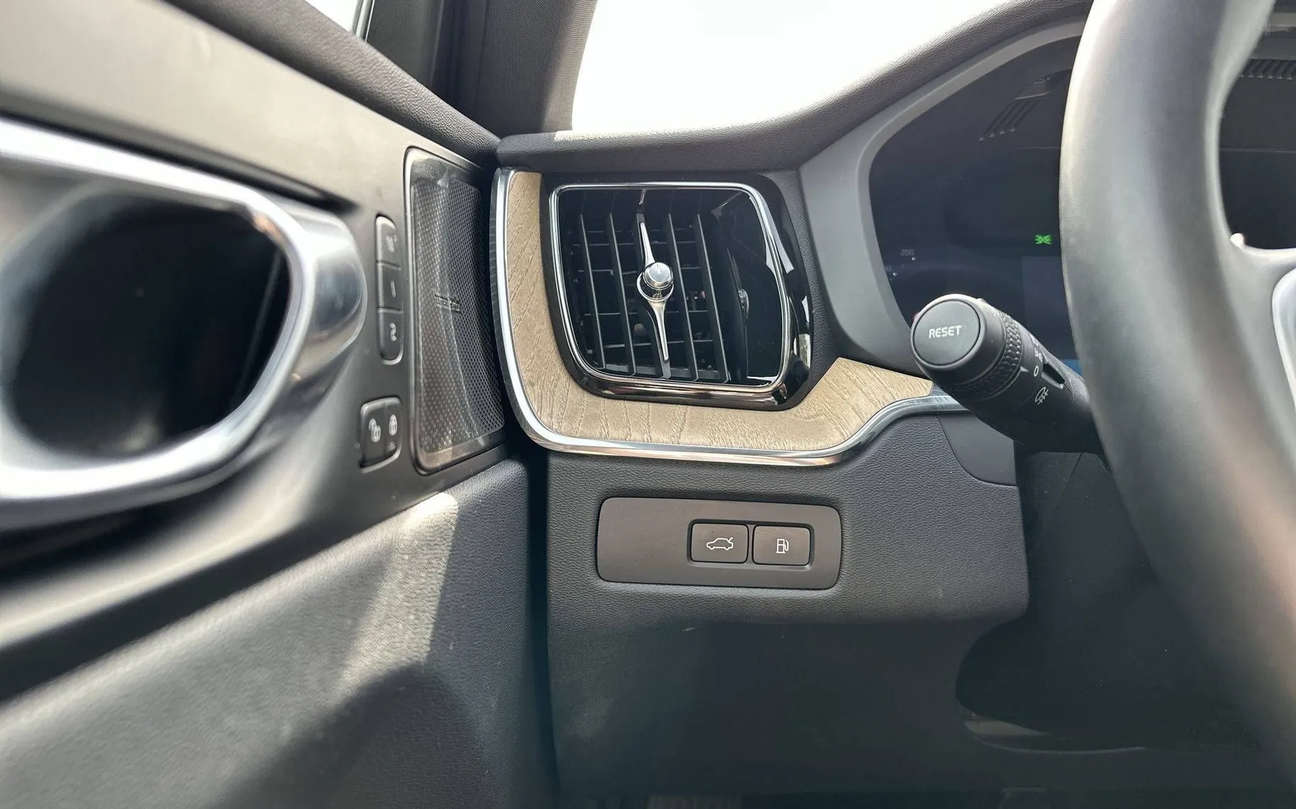 Notranja slika - Volvo XC60 - T6 AWD Recharge Twin Engine Plus Dark Avt. - 13